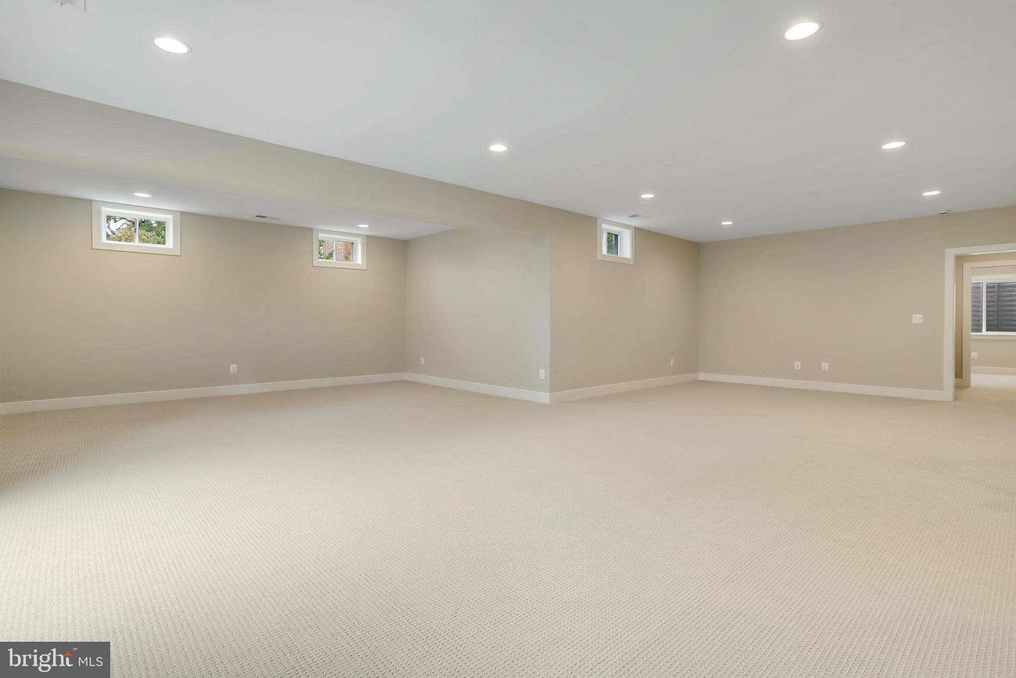 VIENNA WOODS - Residential