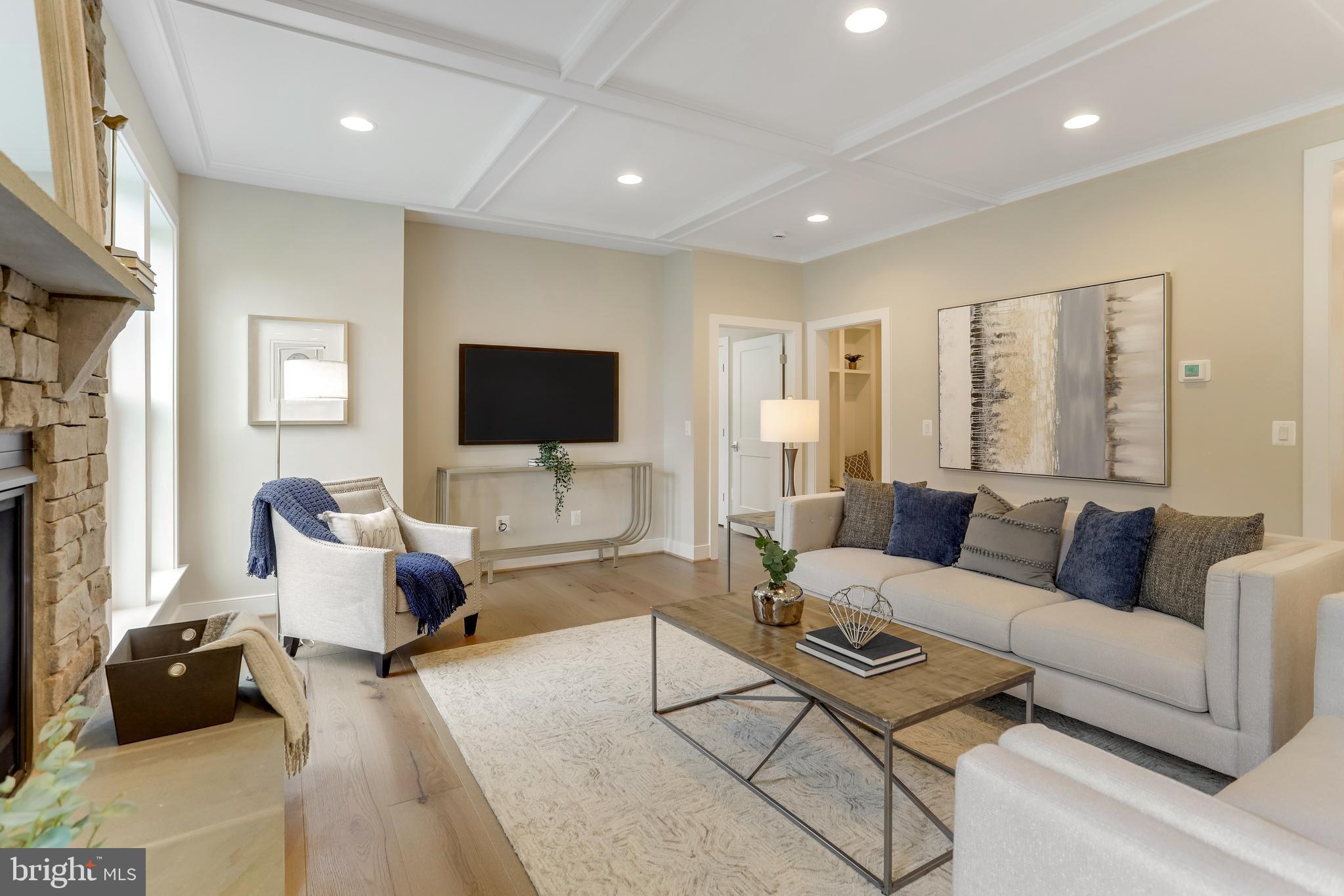 VIENNA WOODS - Residential