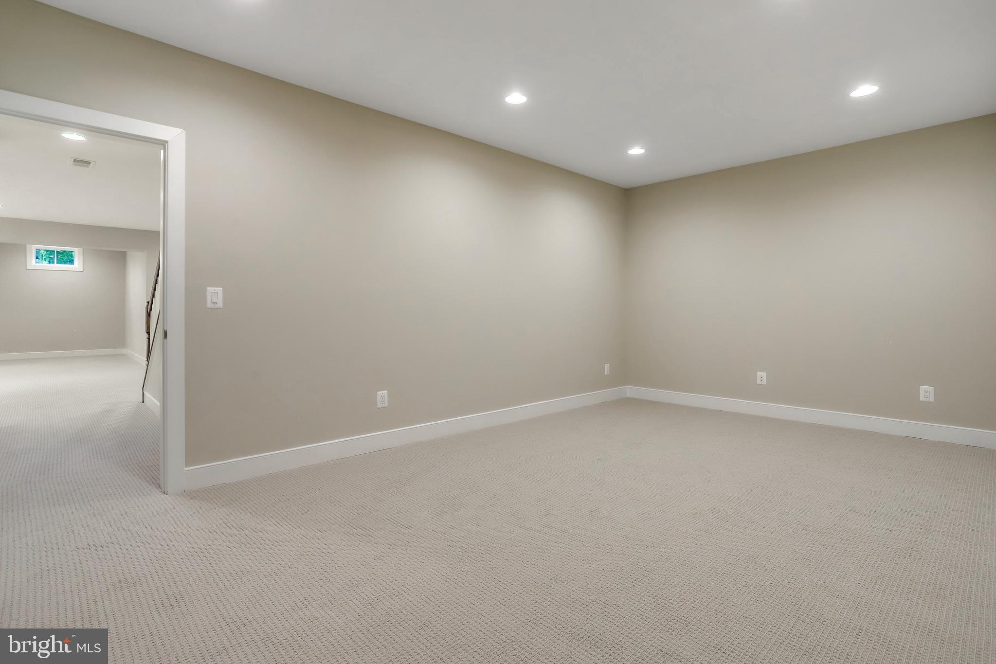 VIENNA WOODS - Residential