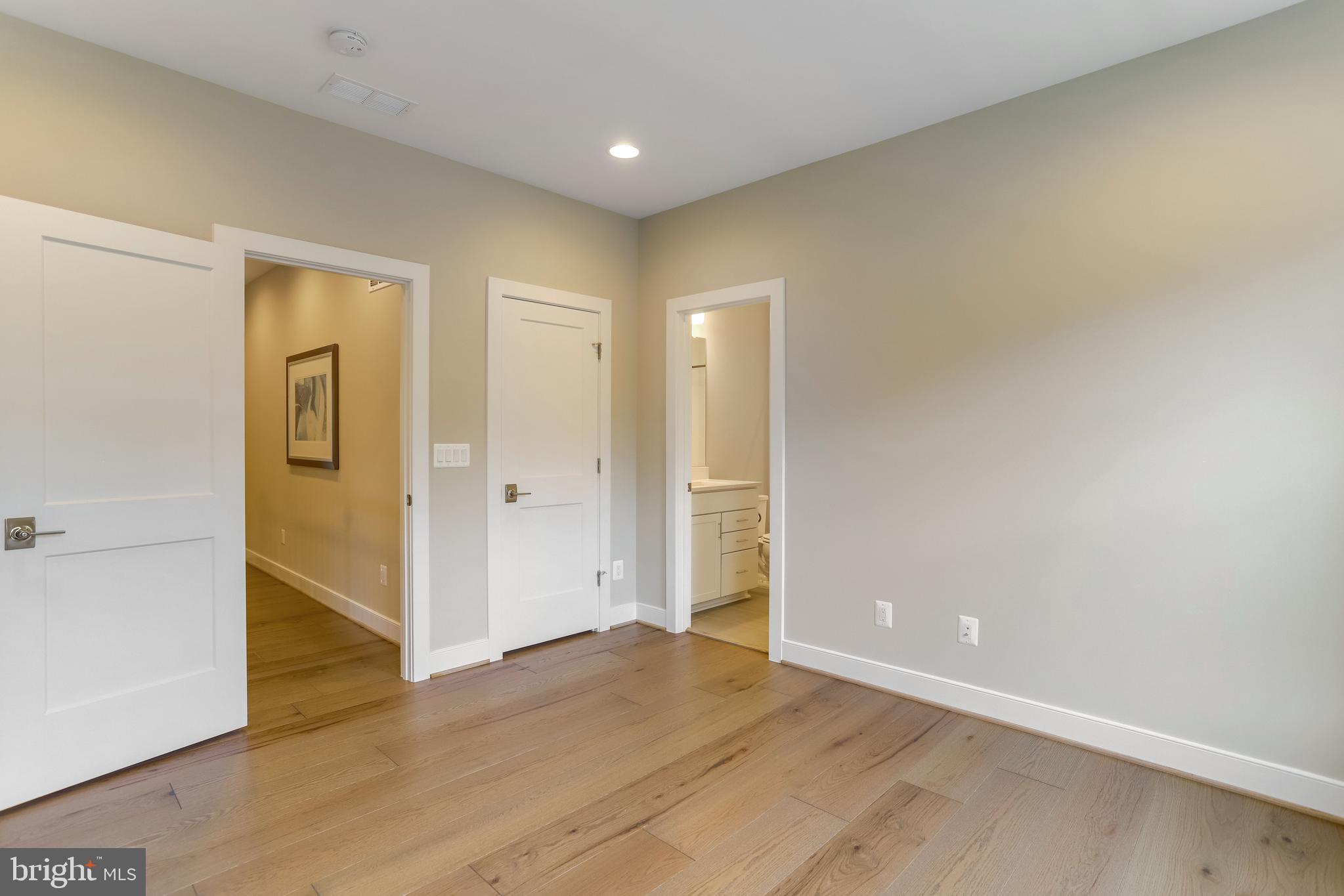 VIENNA WOODS - Residential