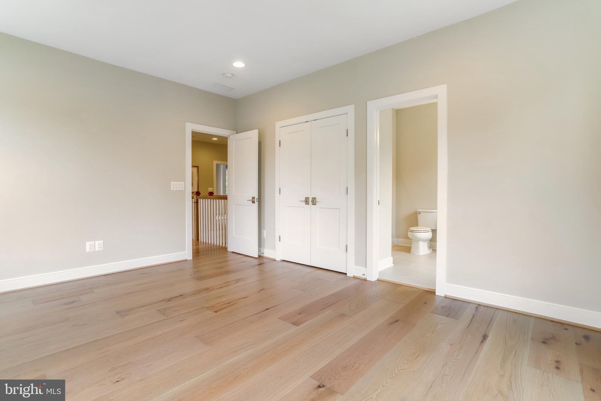 VIENNA WOODS - Residential