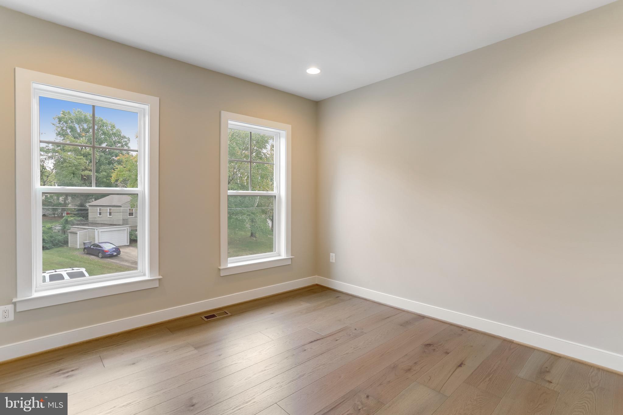 VIENNA WOODS - Residential