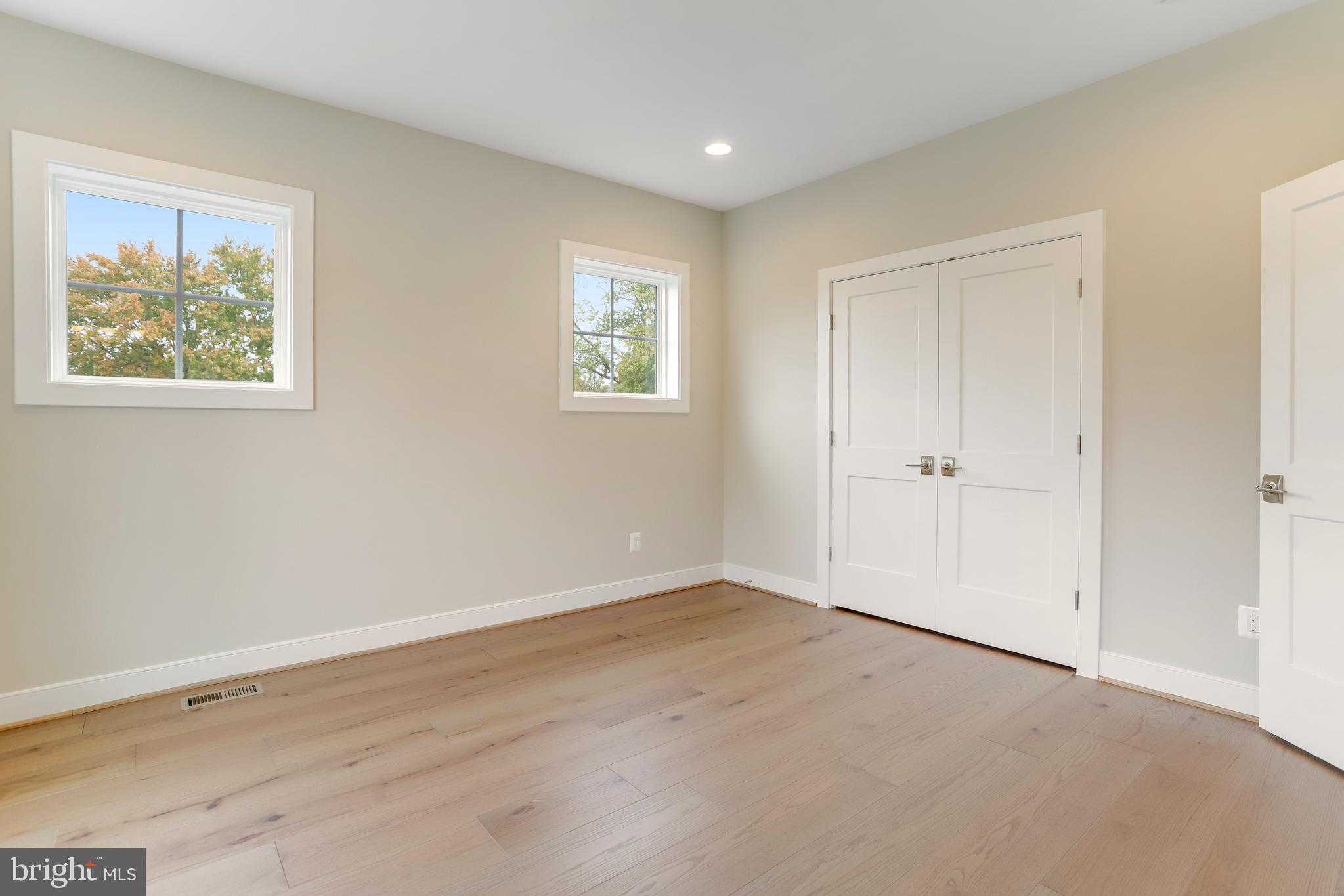 VIENNA WOODS - Residential