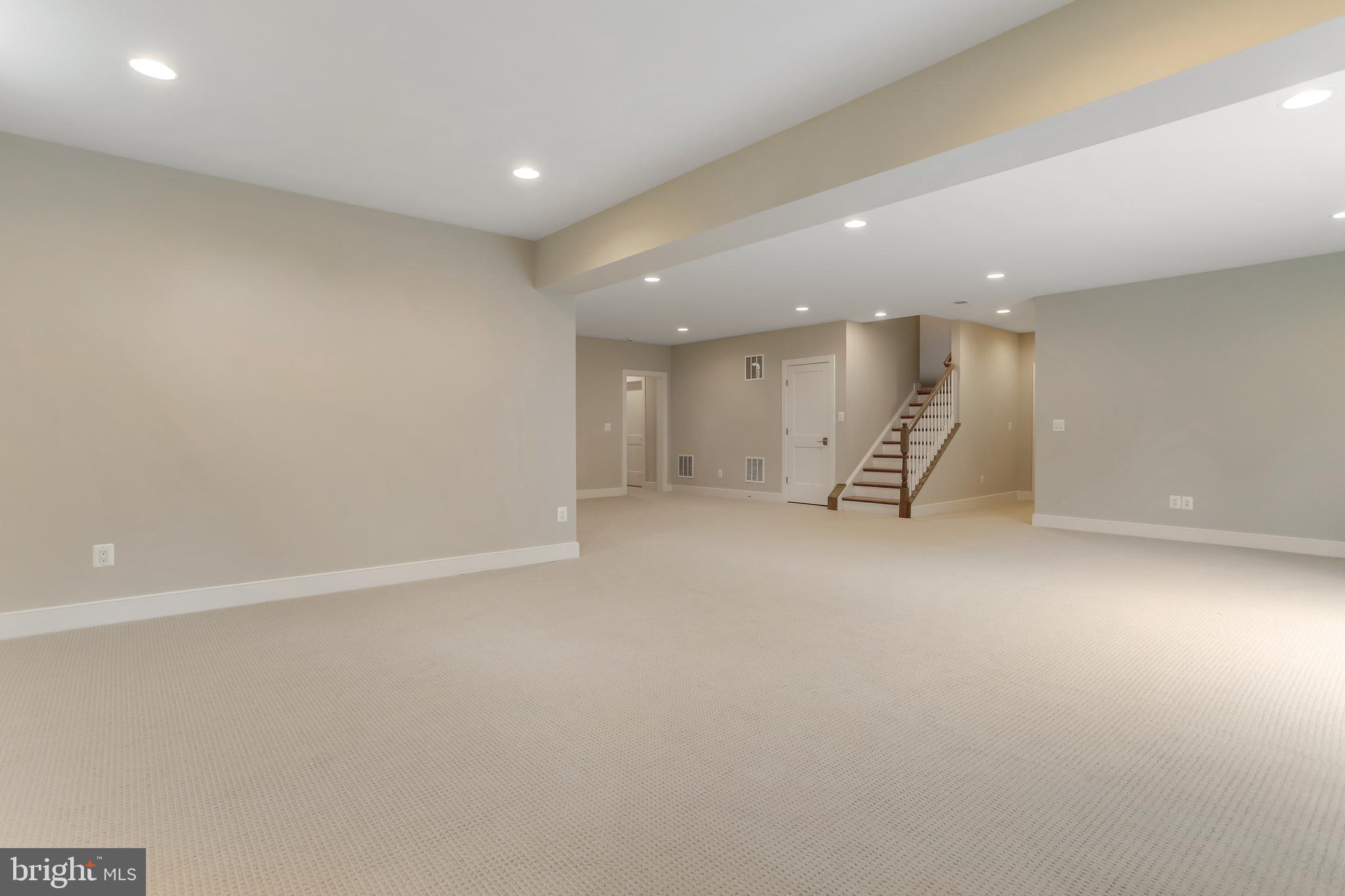 VIENNA WOODS - Residential