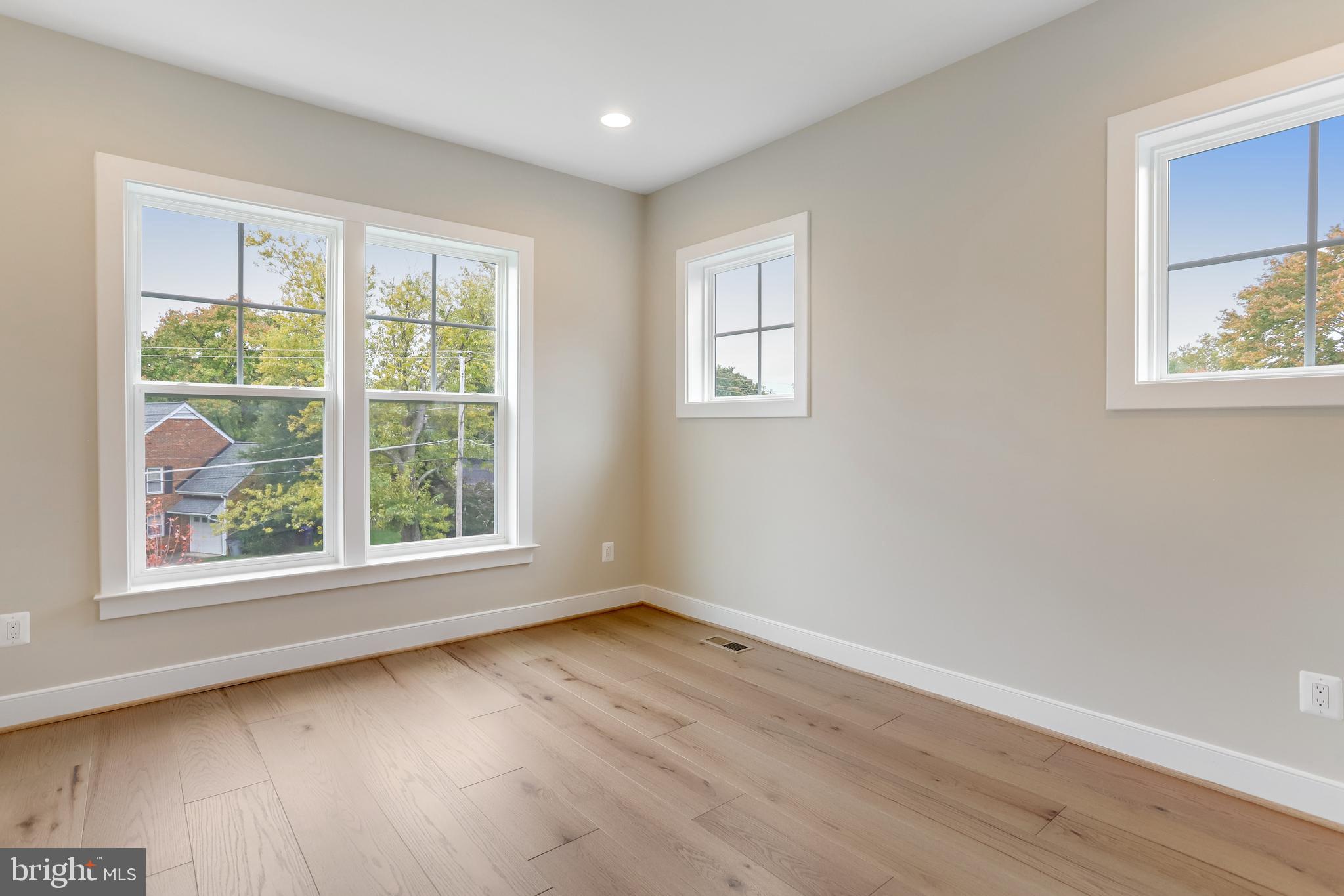 VIENNA WOODS - Residential