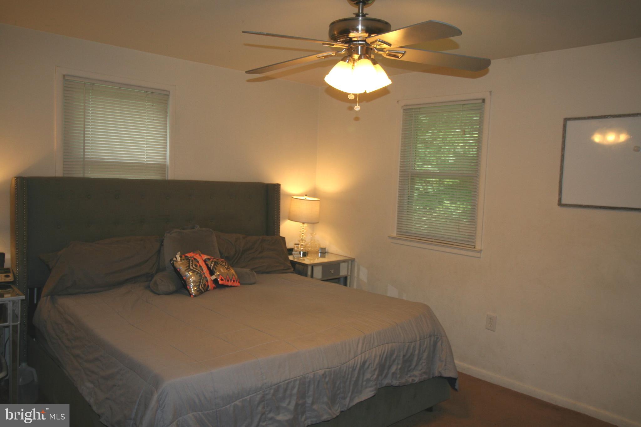 QUEENS WOOD - Residential