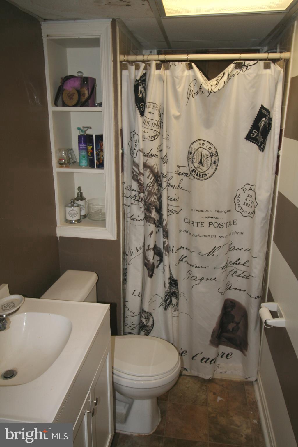 QUEENS WOOD - Residential