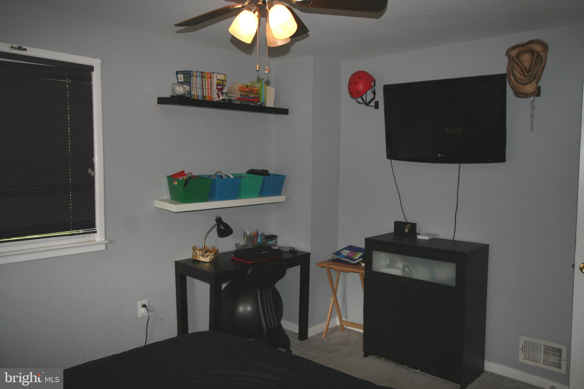 QUEENS WOOD - Residential