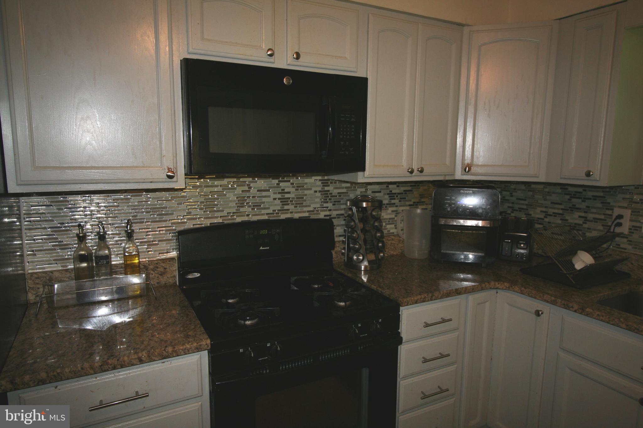 QUEENS WOOD - Residential