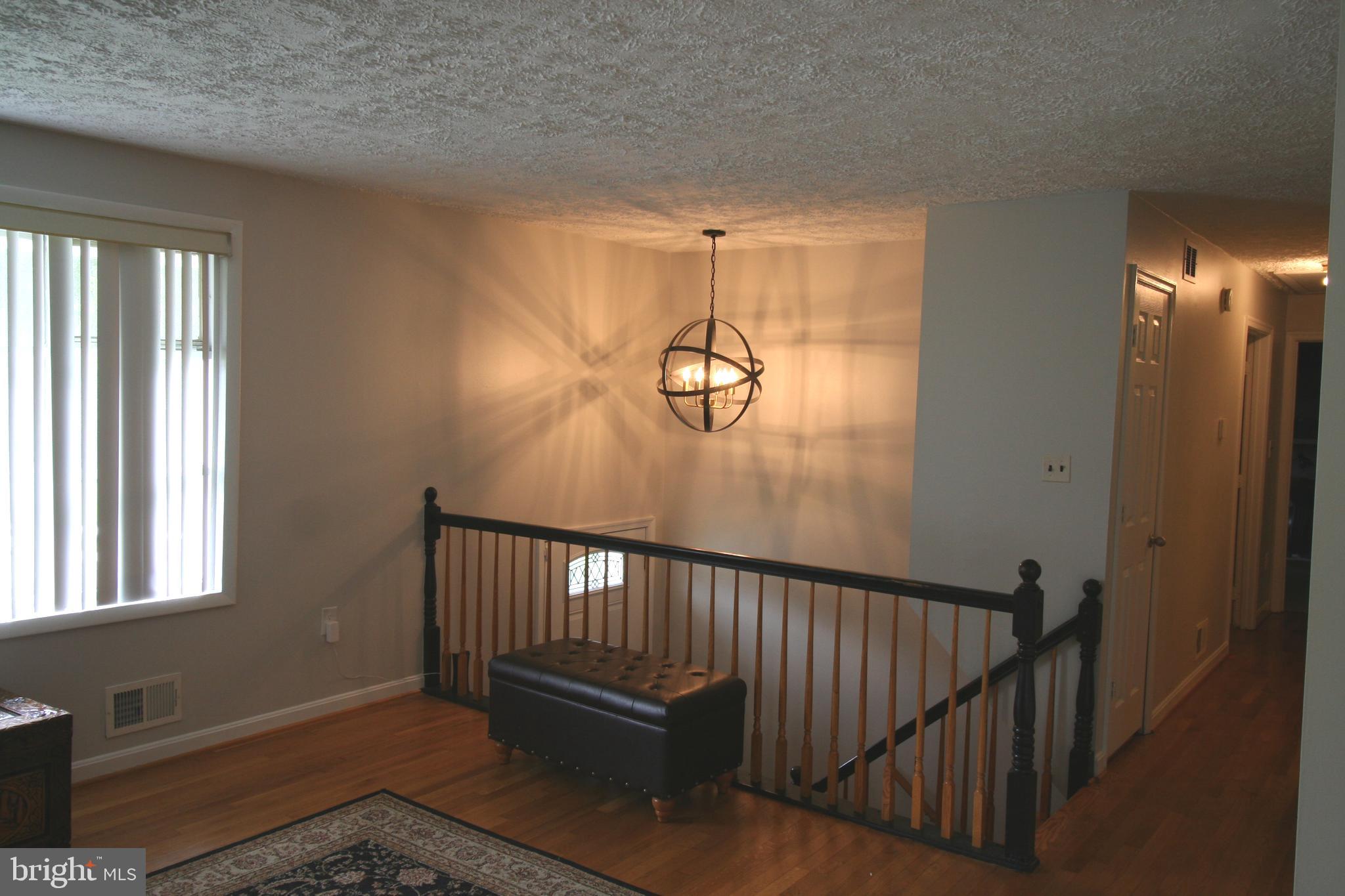 QUEENS WOOD - Residential