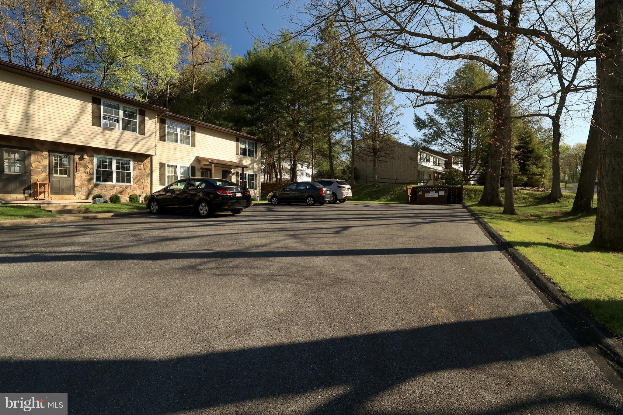 RAMBLING OAKS - Residential