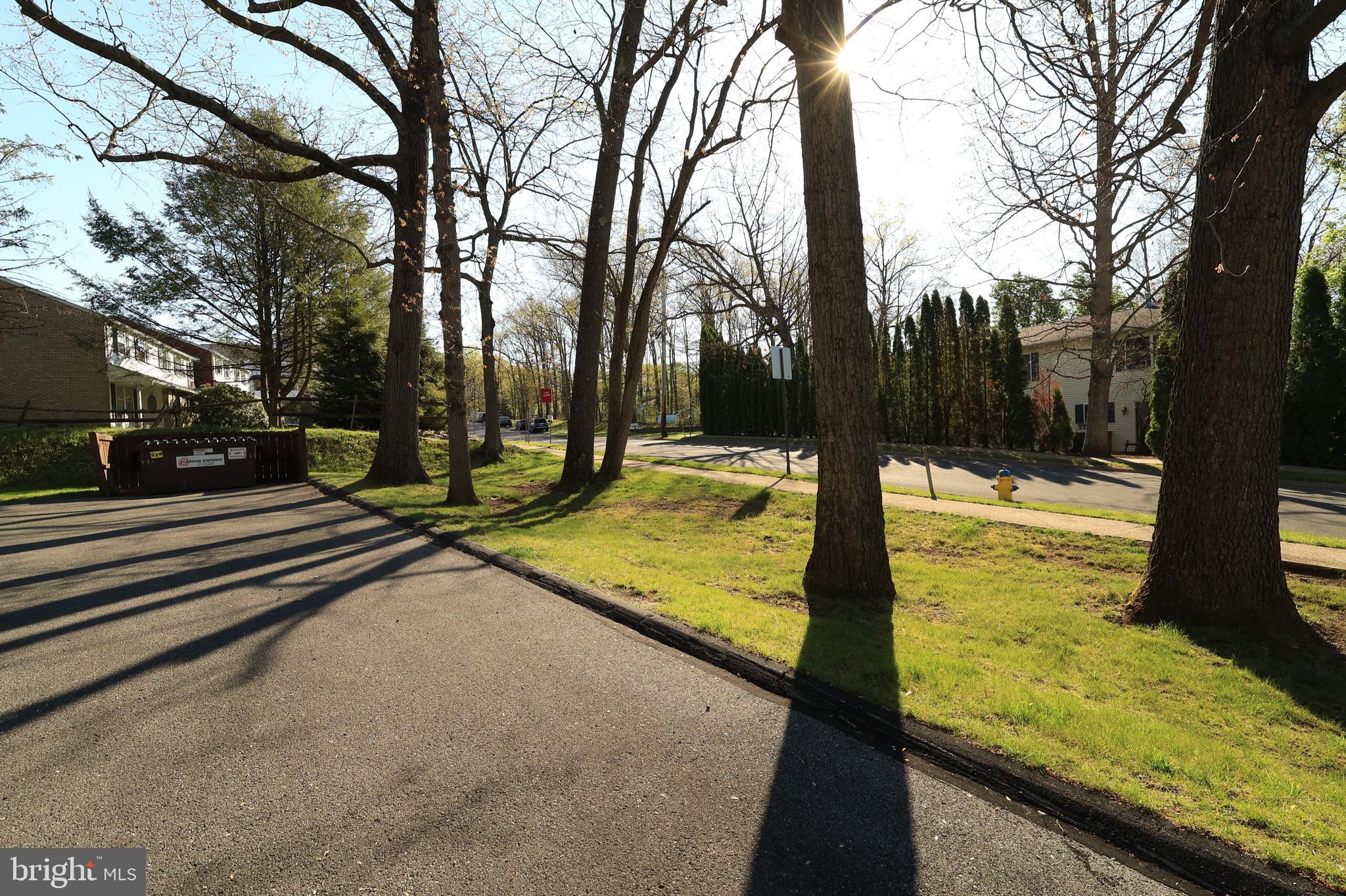 RAMBLING OAKS - Residential