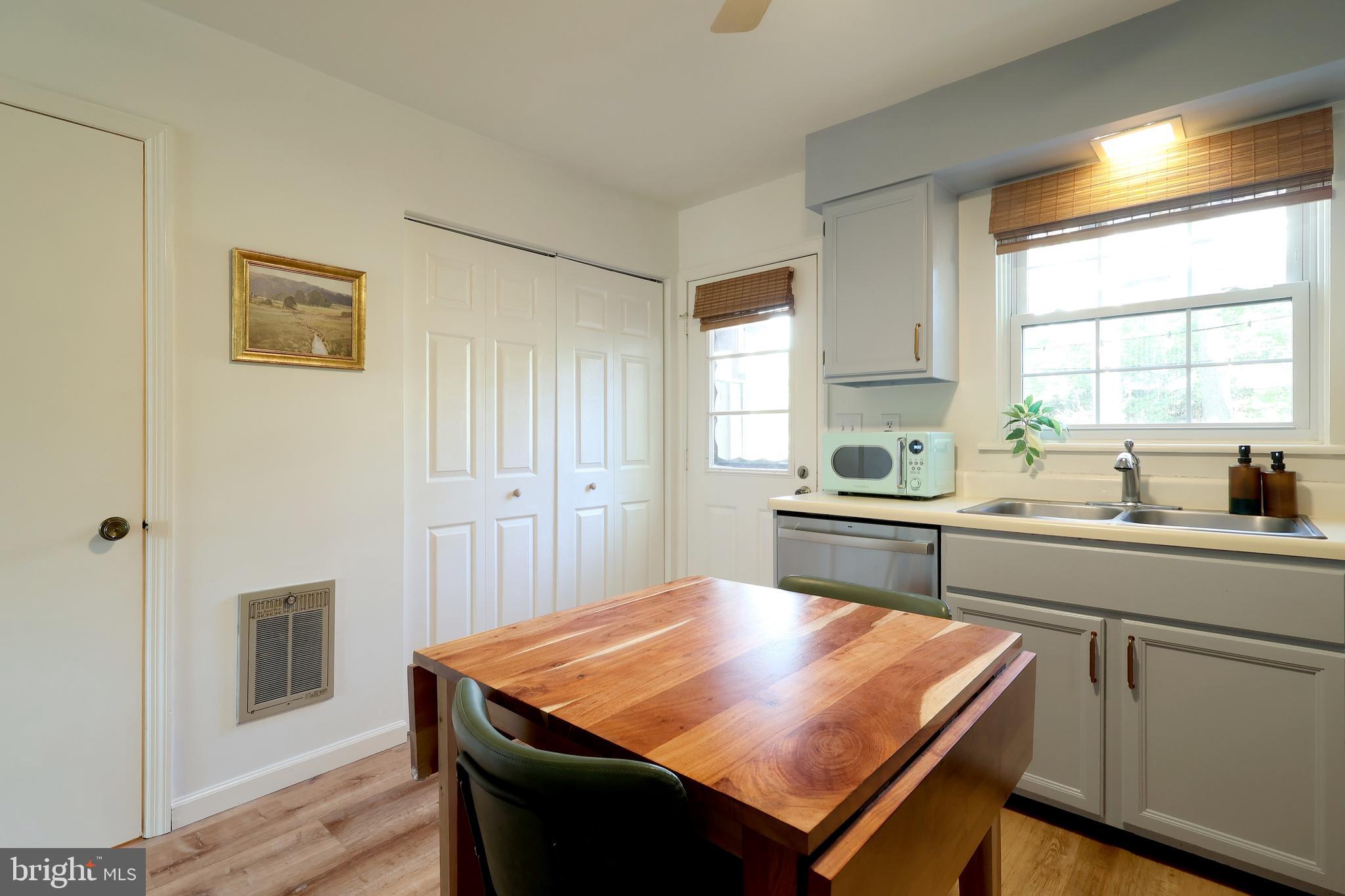 RAMBLING OAKS - Residential