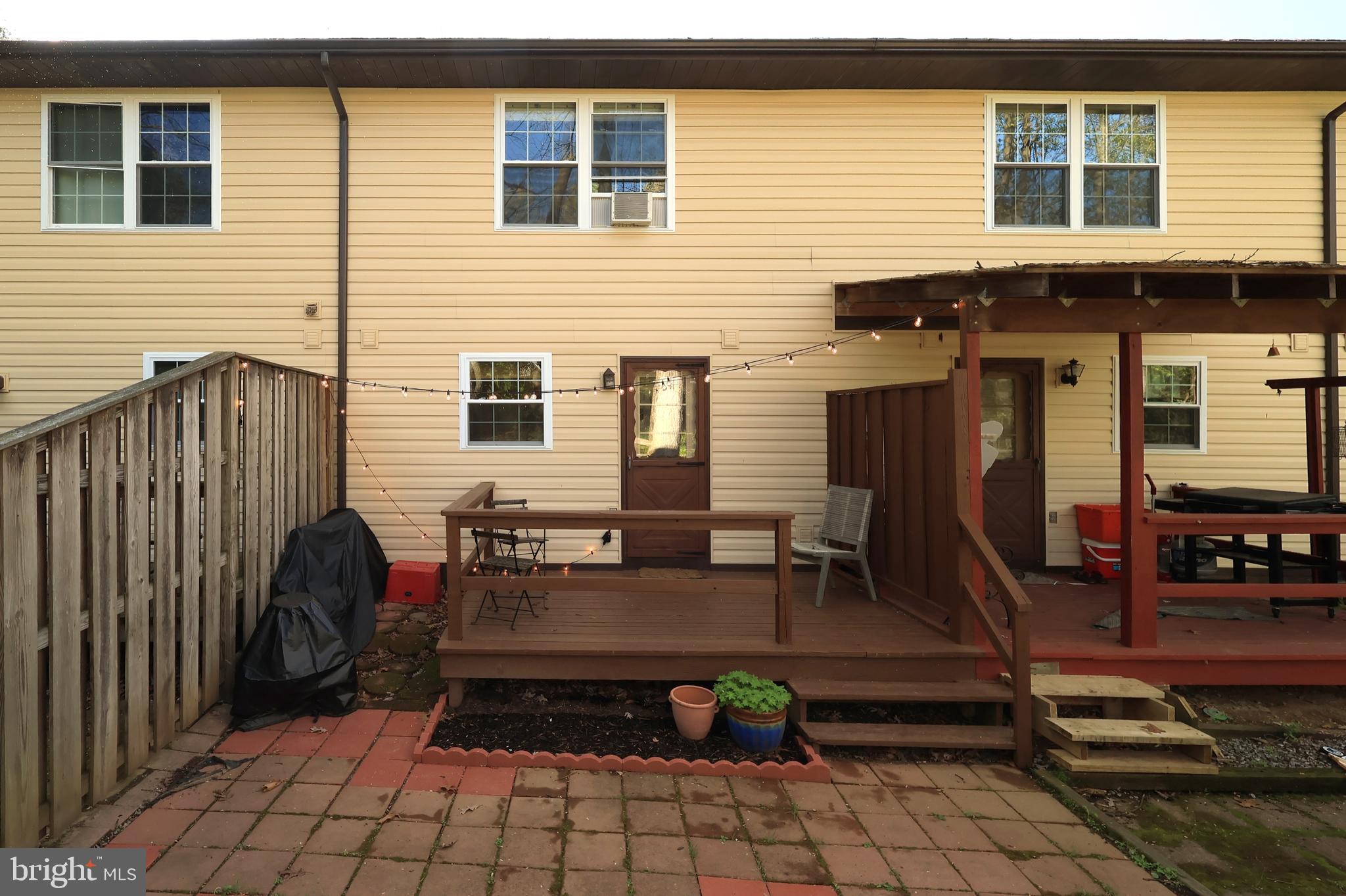 RAMBLING OAKS - Residential