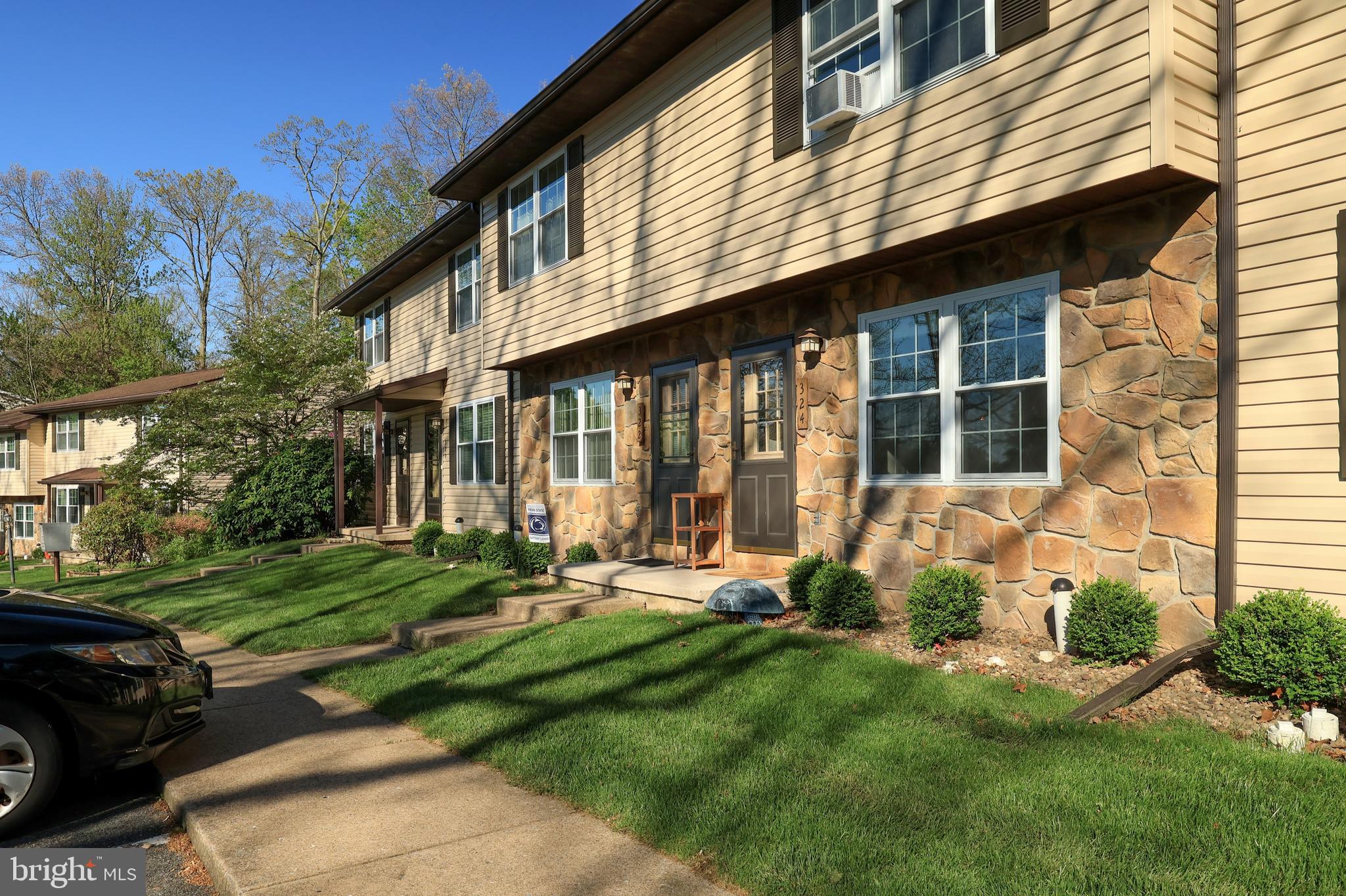 RAMBLING OAKS - Residential
