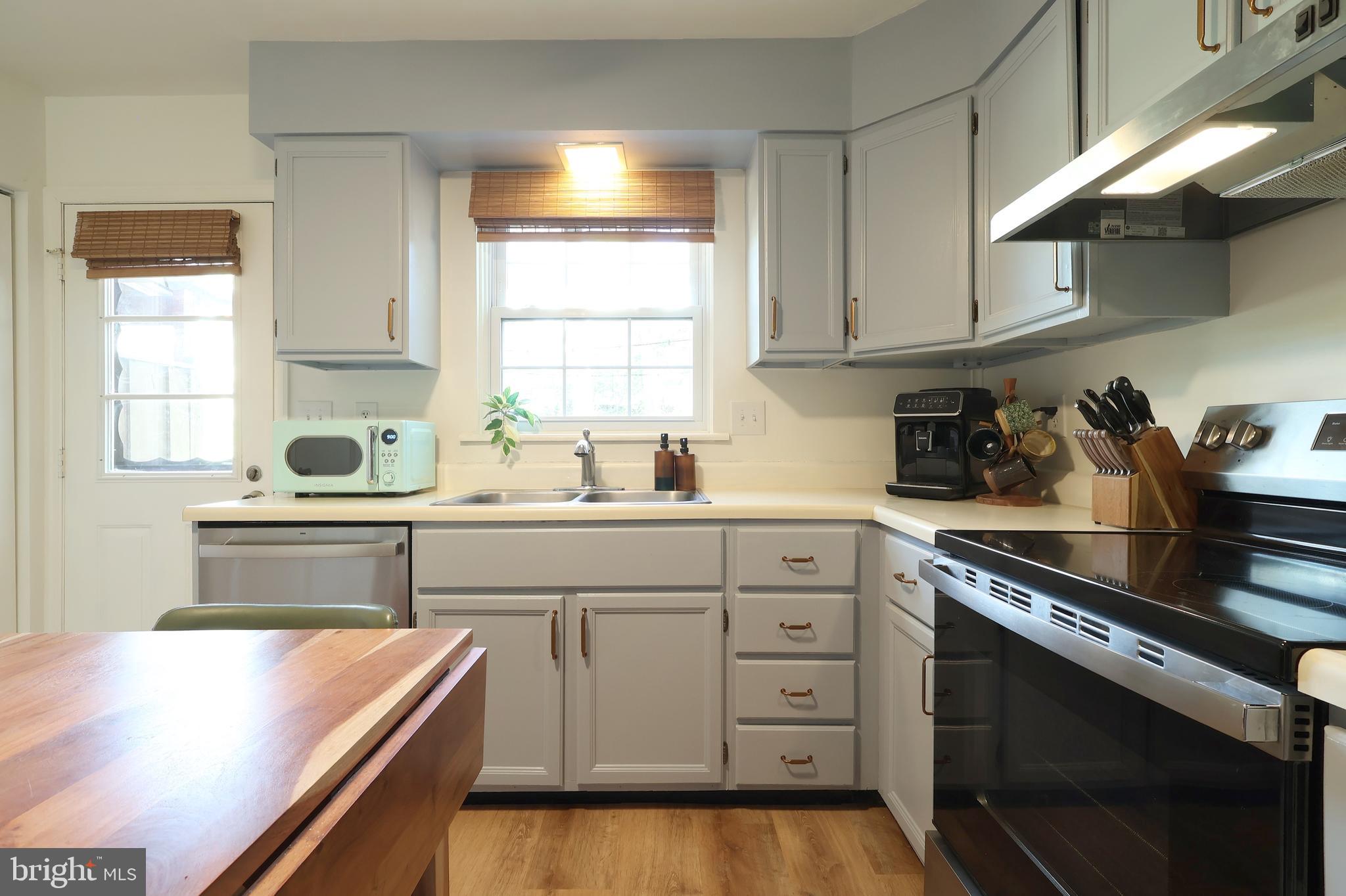 RAMBLING OAKS - Residential