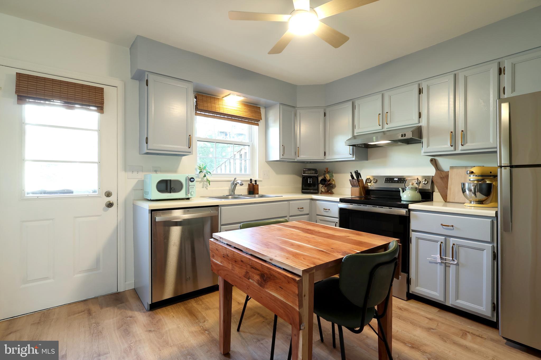 RAMBLING OAKS - Residential