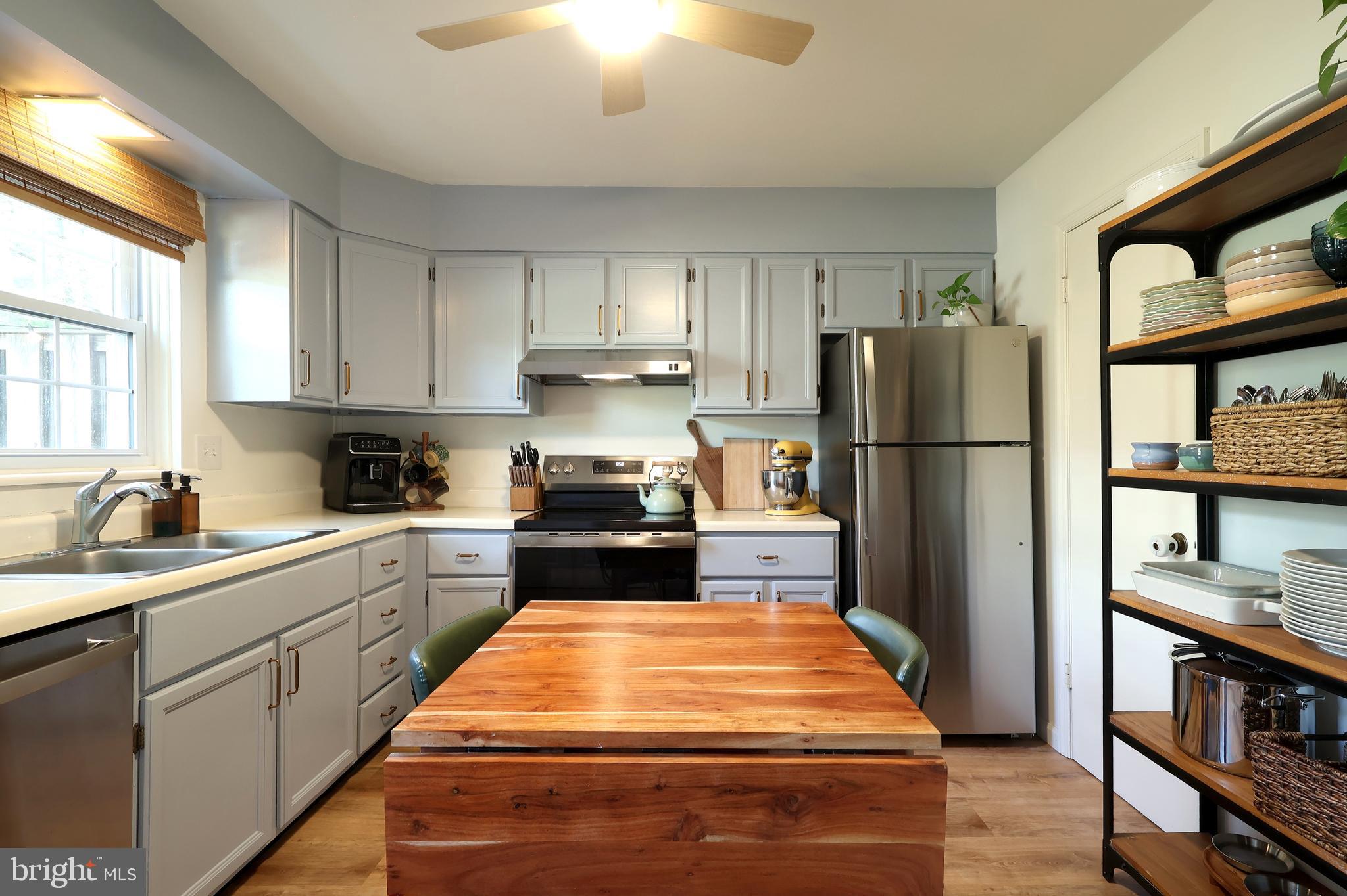 RAMBLING OAKS - Residential
