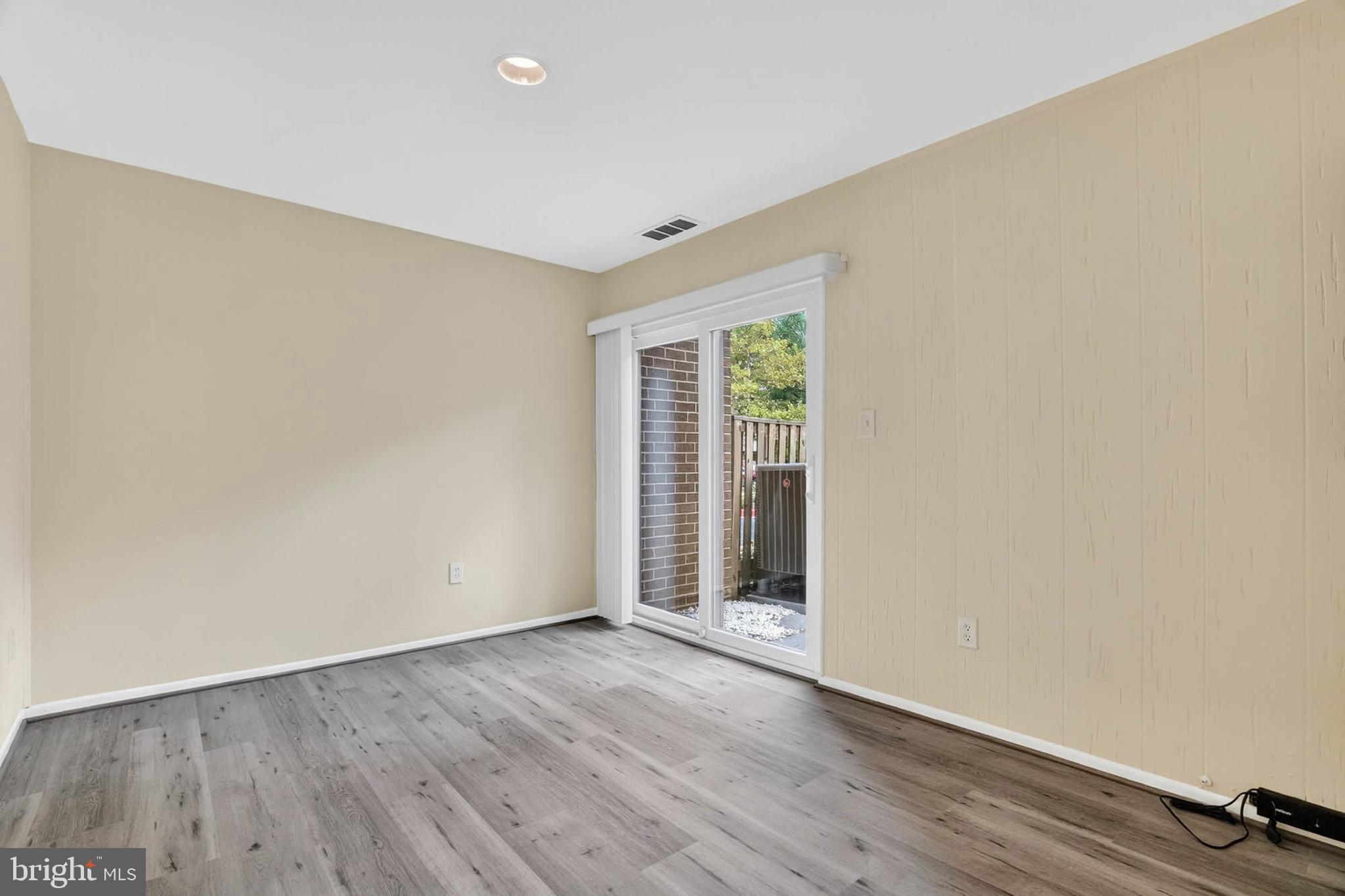 COLUMBIA TOWN CENTER - Residential Lease