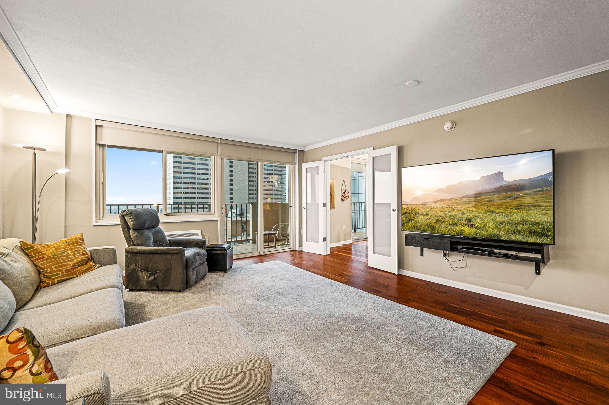 LOGAN SQUARE - Residential