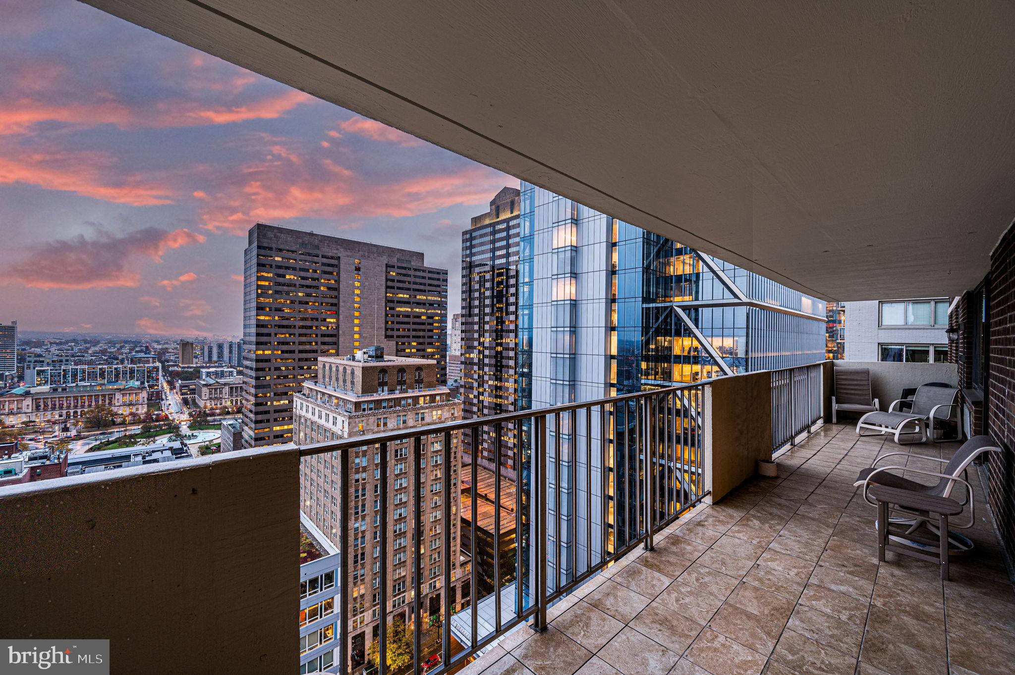 LOGAN SQUARE - Residential