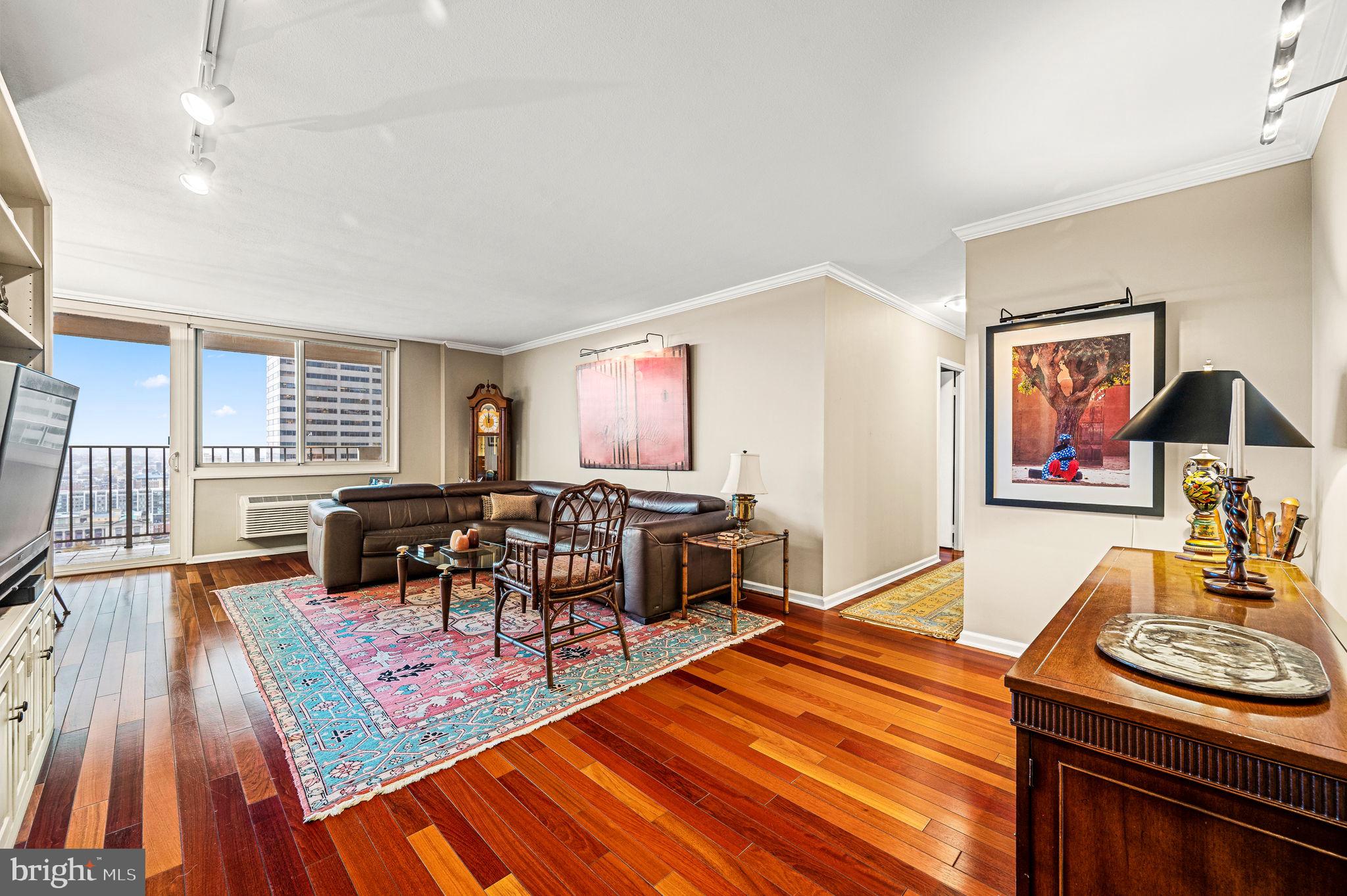 LOGAN SQUARE - Residential