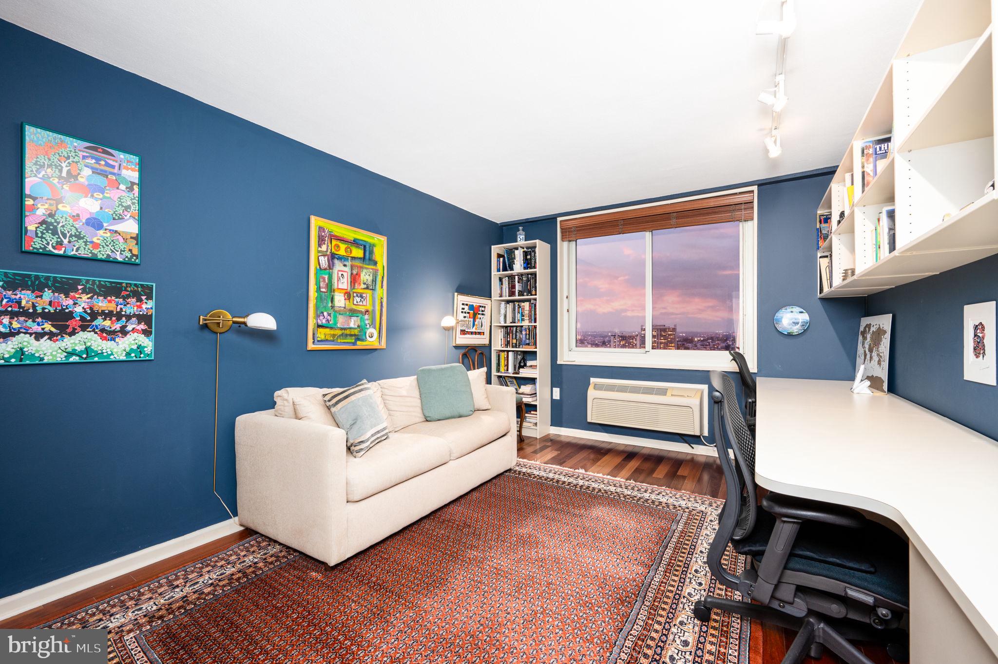 LOGAN SQUARE - Residential