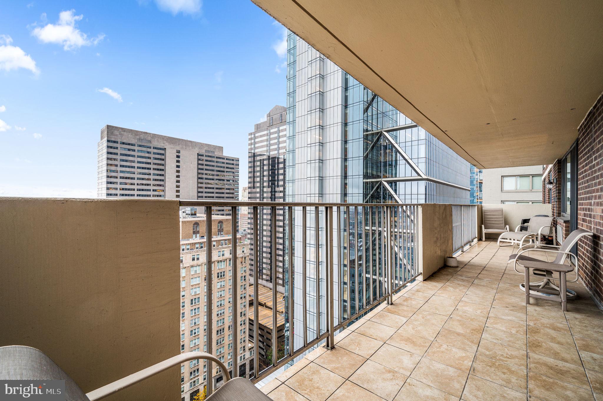 LOGAN SQUARE - Residential