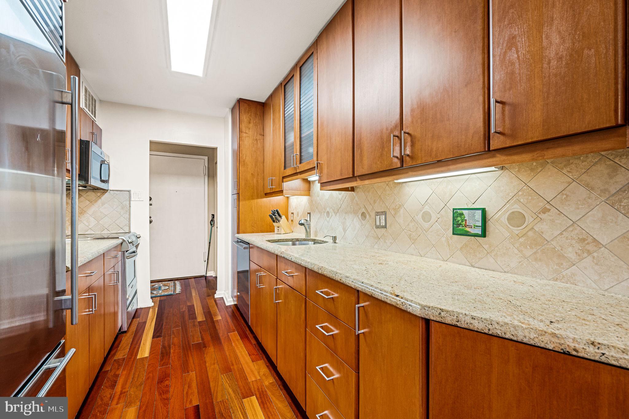 LOGAN SQUARE - Residential