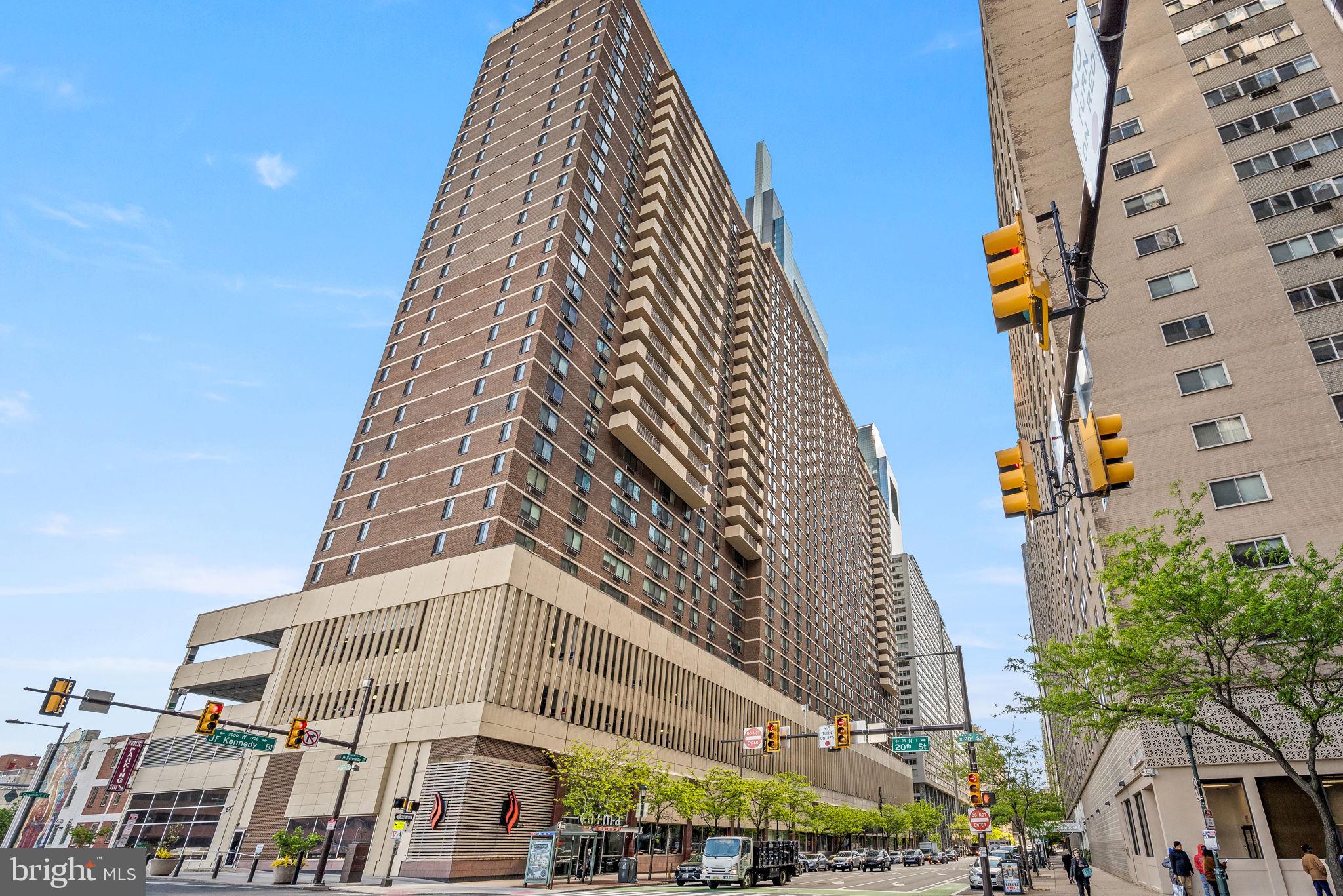 LOGAN SQUARE - Residential