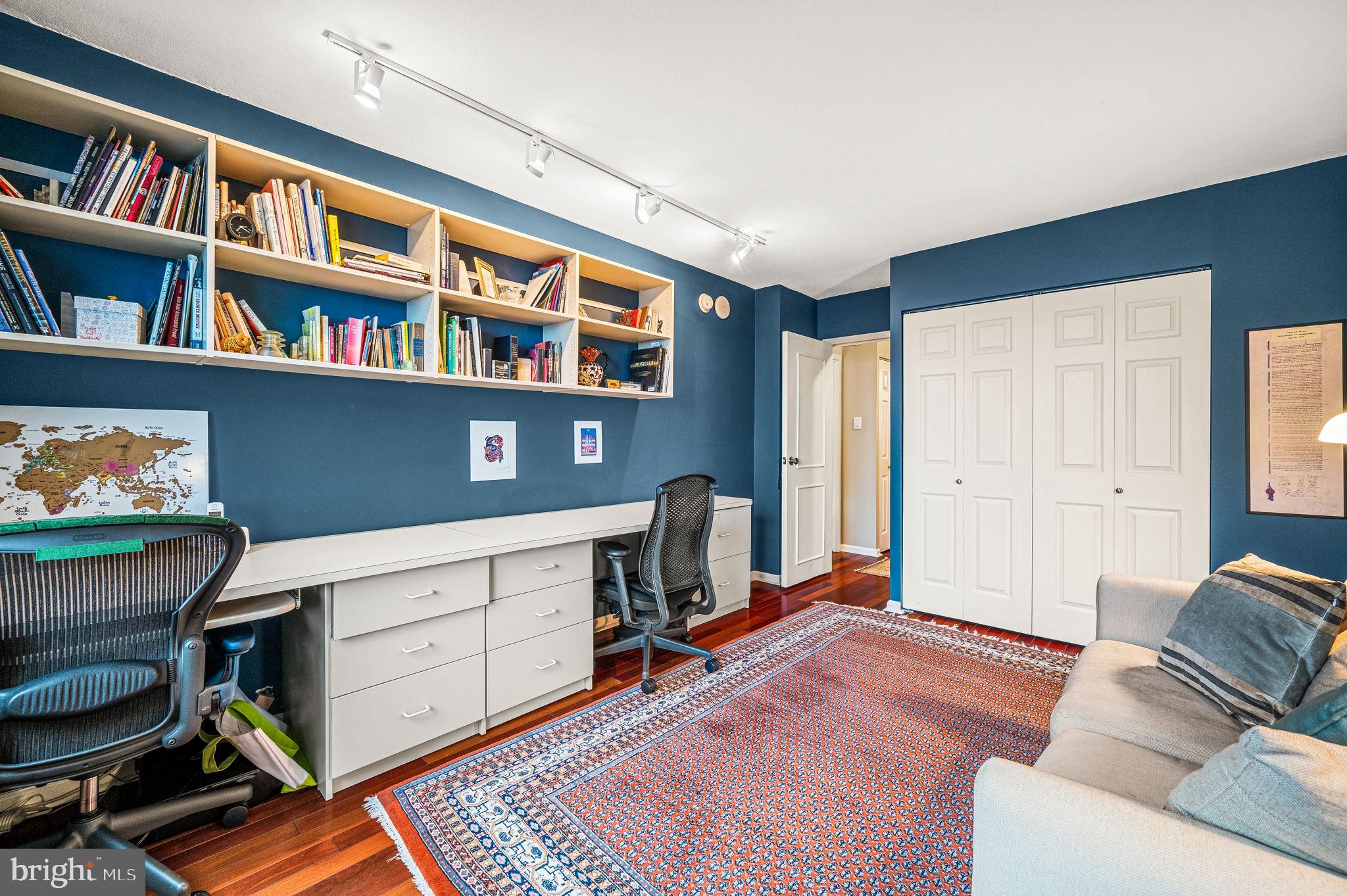 LOGAN SQUARE - Residential