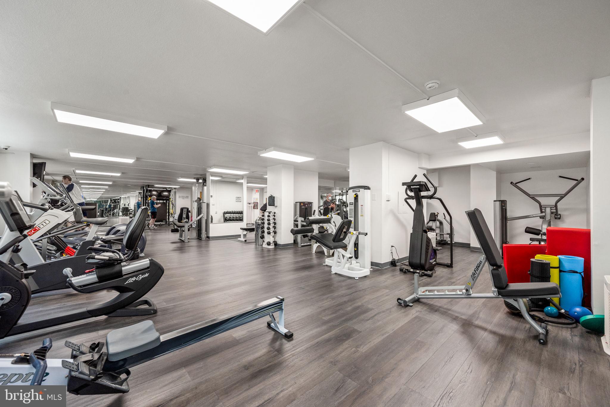 LOGAN SQUARE - Residential