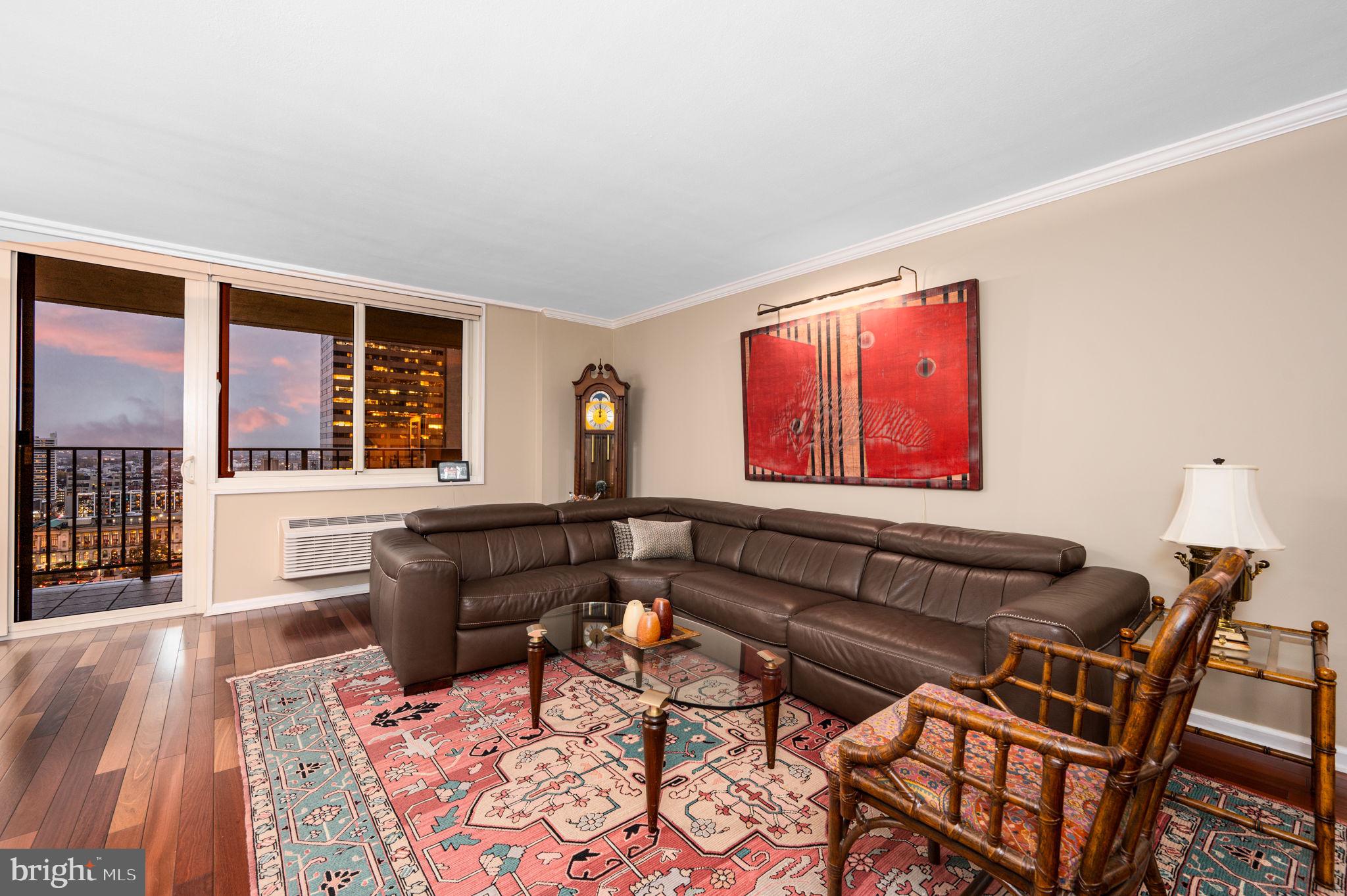 LOGAN SQUARE - Residential