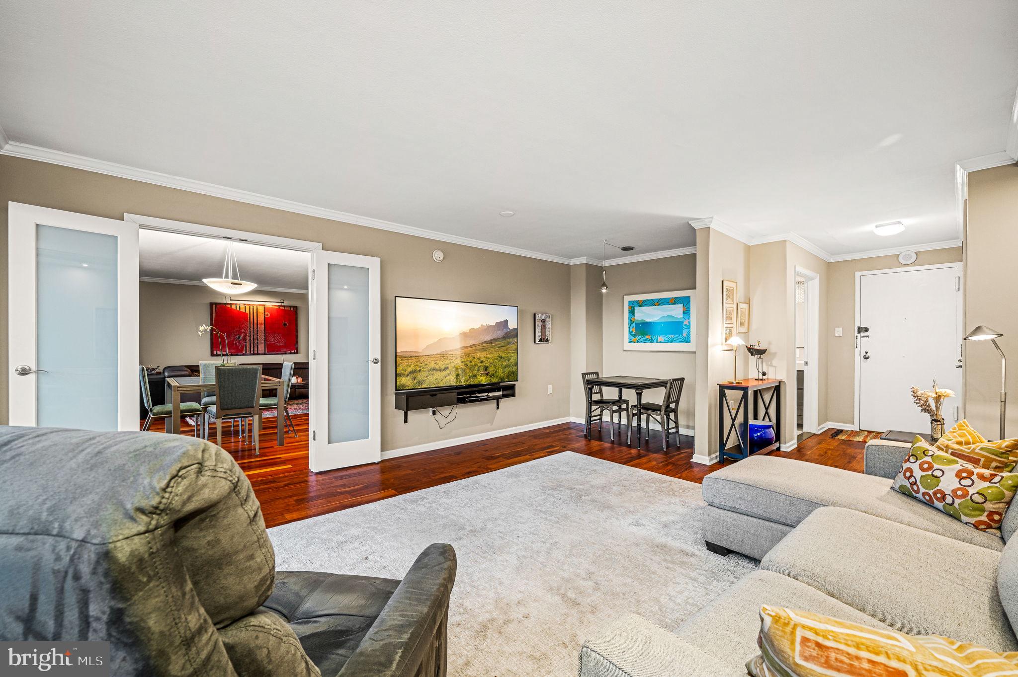 LOGAN SQUARE - Residential