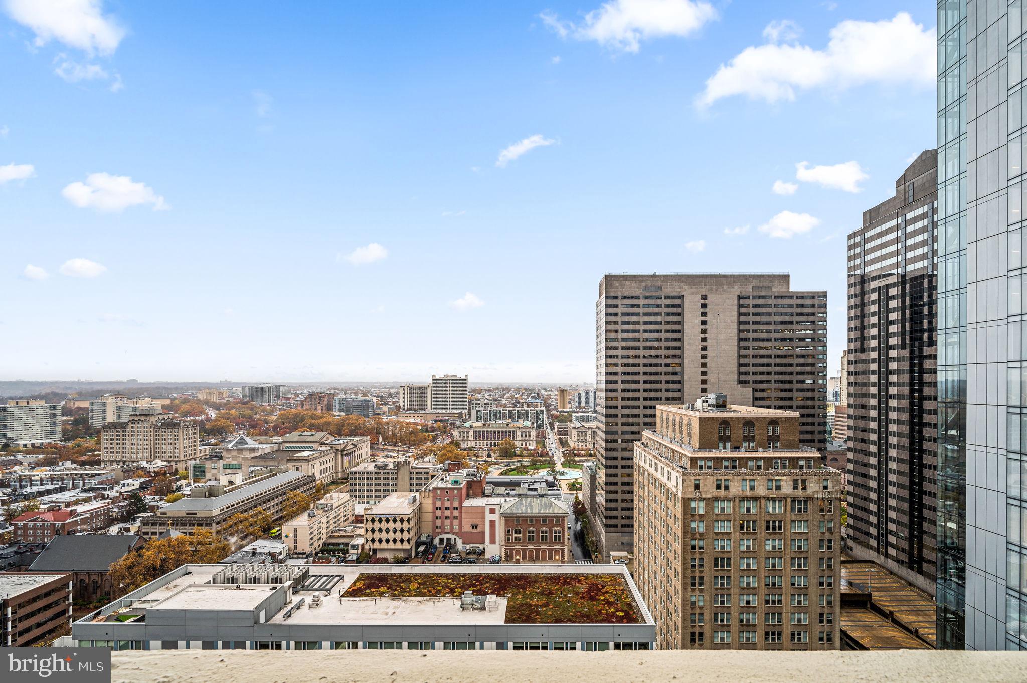 LOGAN SQUARE - Residential