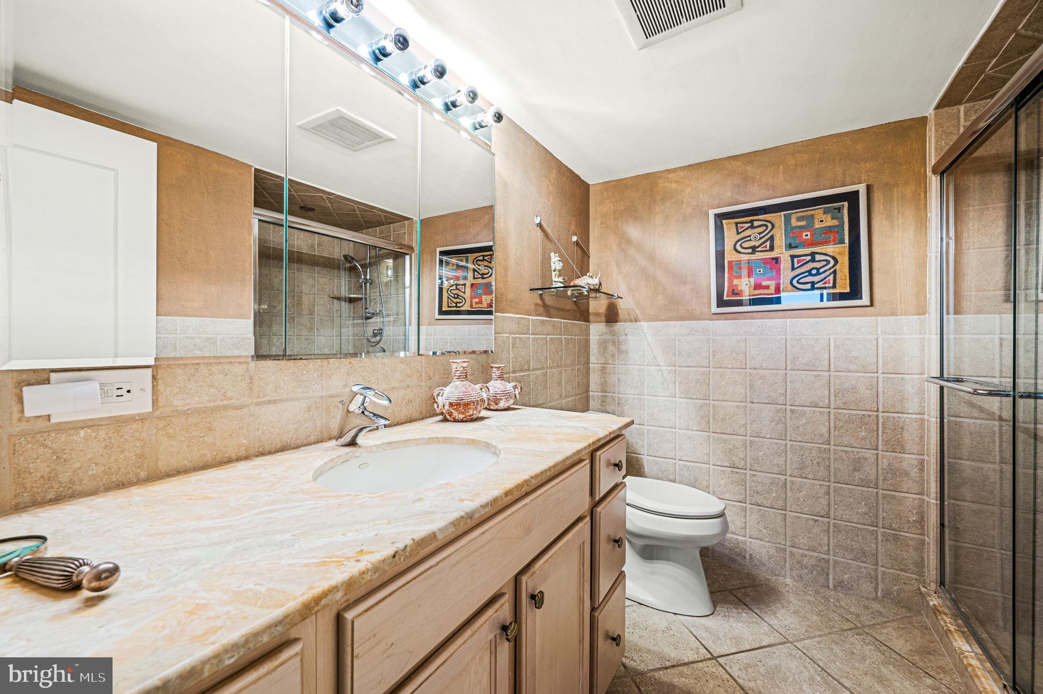 LOGAN SQUARE - Residential