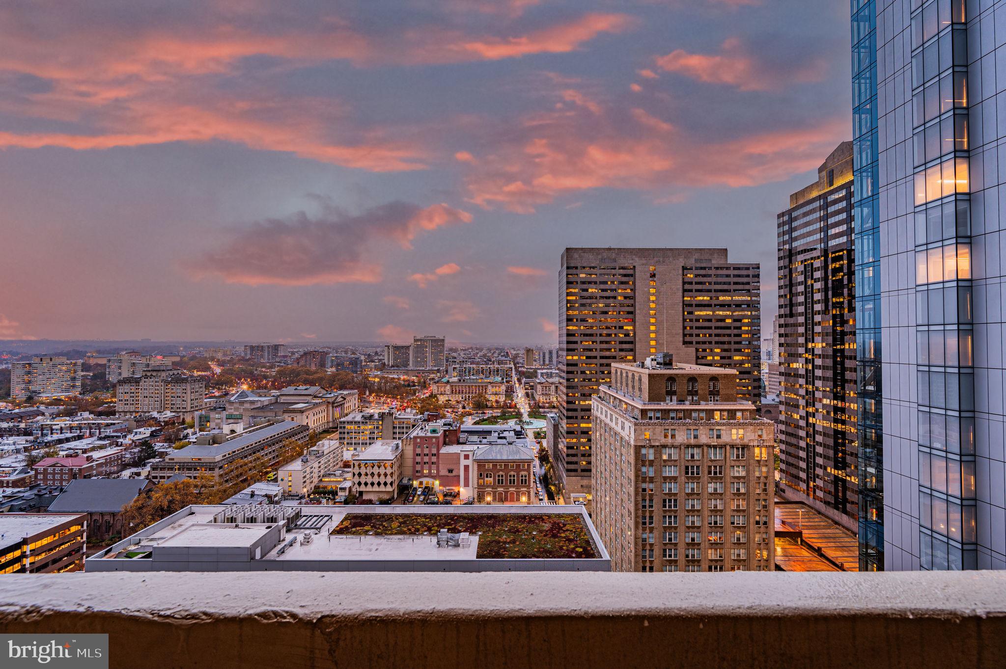 LOGAN SQUARE - Residential