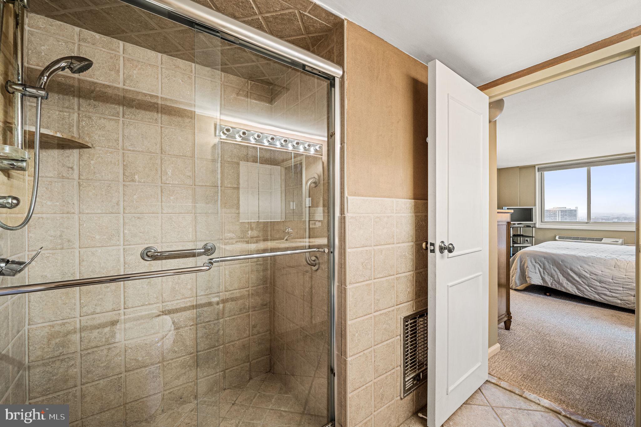 LOGAN SQUARE - Residential