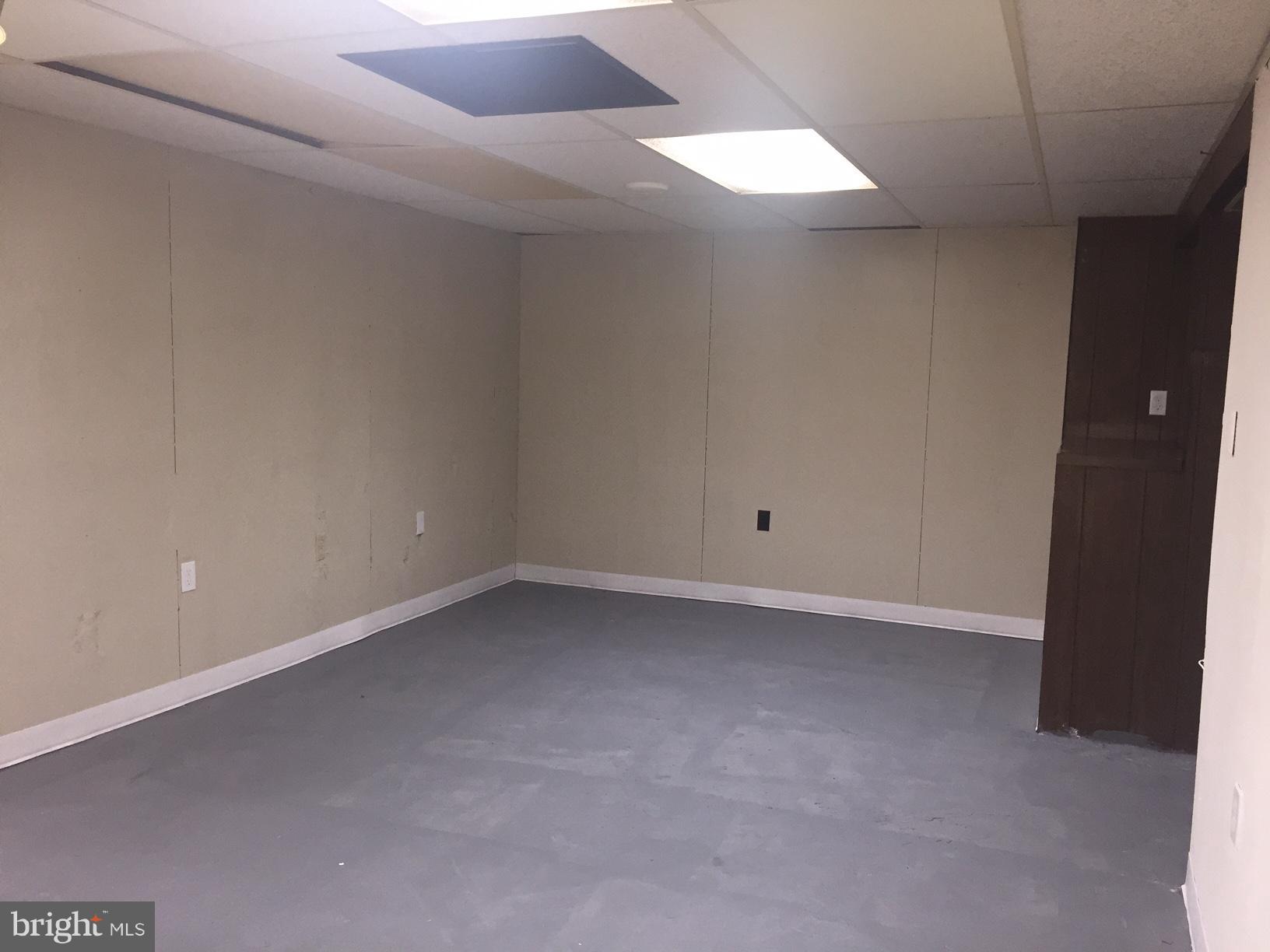 HARFORD SQUARE - Residential Lease