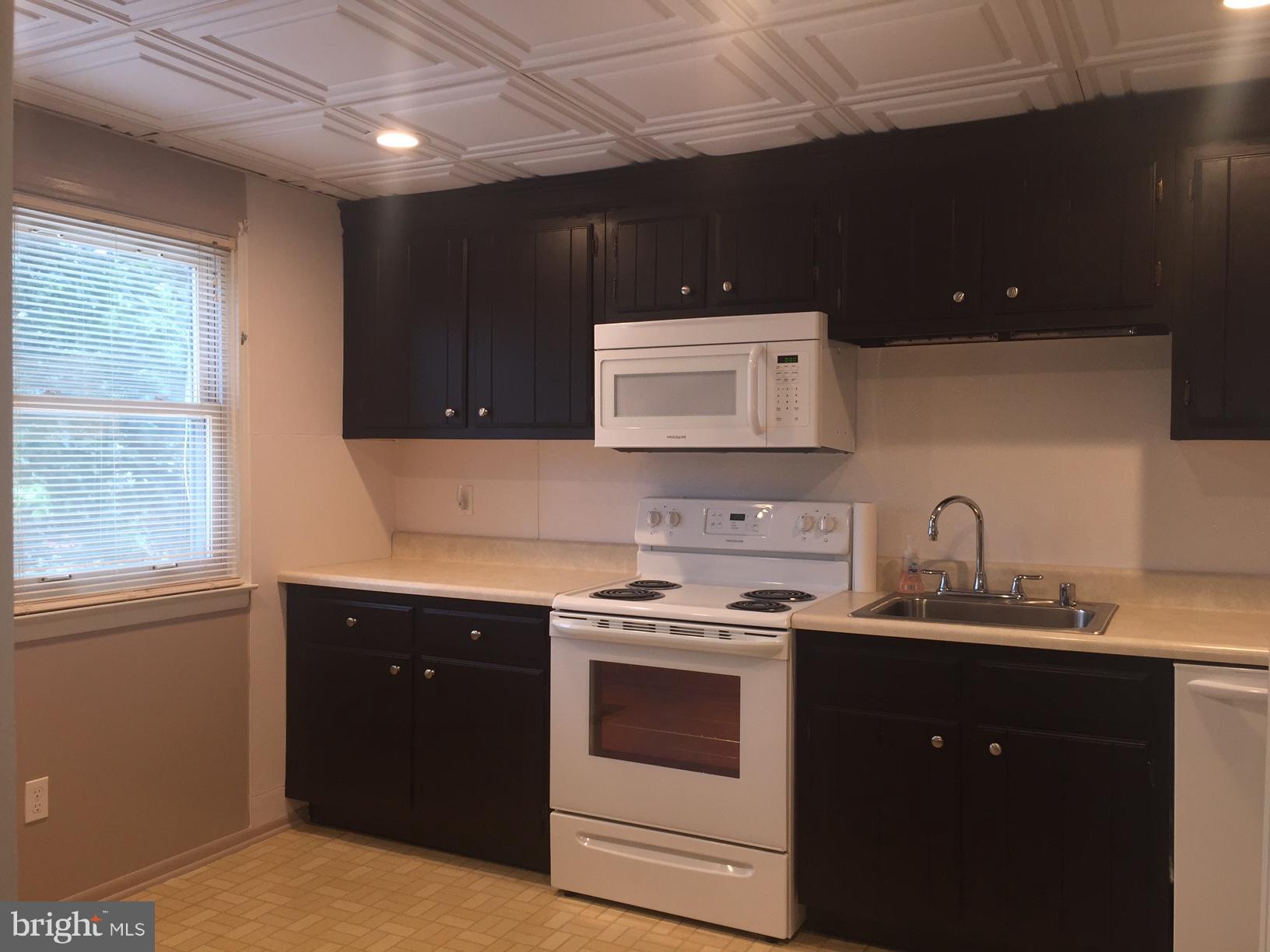 HARFORD SQUARE - Residential Lease