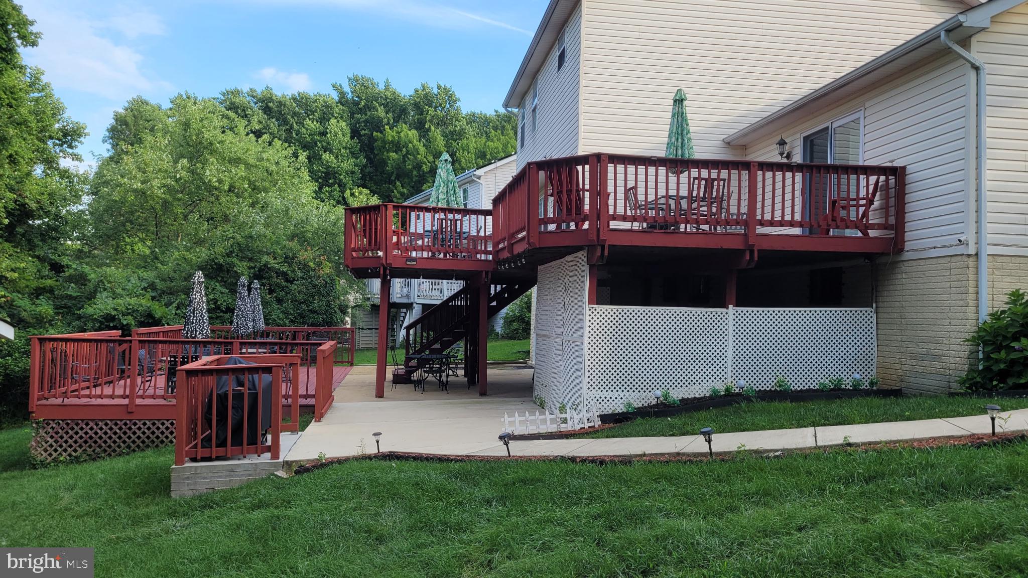1712 DENNIS COURT