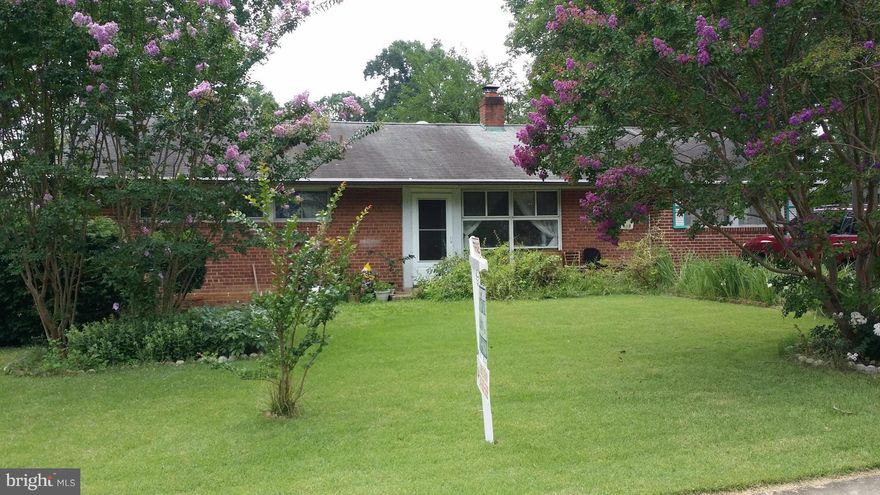 BACK ON THE MARKET!! CONVENTIONAL OR CASH OFFER ONLY! GREAT PRICE FOR A SINGLE DETACHED INSIDE THE BELTWAY!! LOTS OF POTENTIAL!! NEEDS WORK. Property is sold in "as is" condition. List price reflects condition. For personal use or investment purposes. Rambler 4bed/1Bath. Large rectangular lot back yard. Great location for commuter - short distance to metro bus, less than 1 mile to 495, 395 and 95.