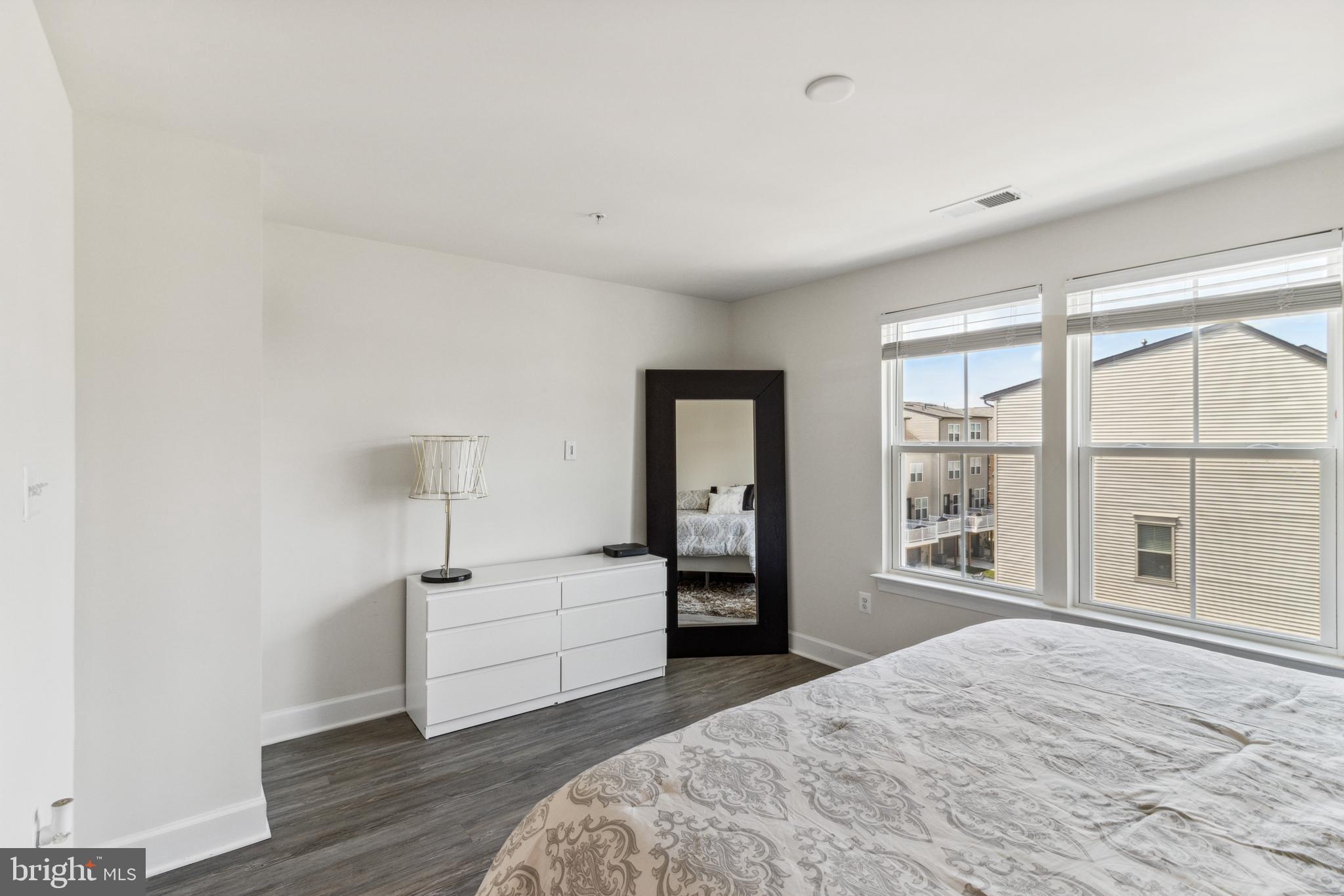 CAPITAL COURT - Residential