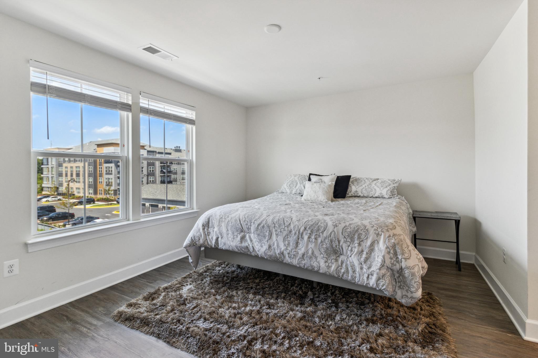 CAPITAL COURT - Residential