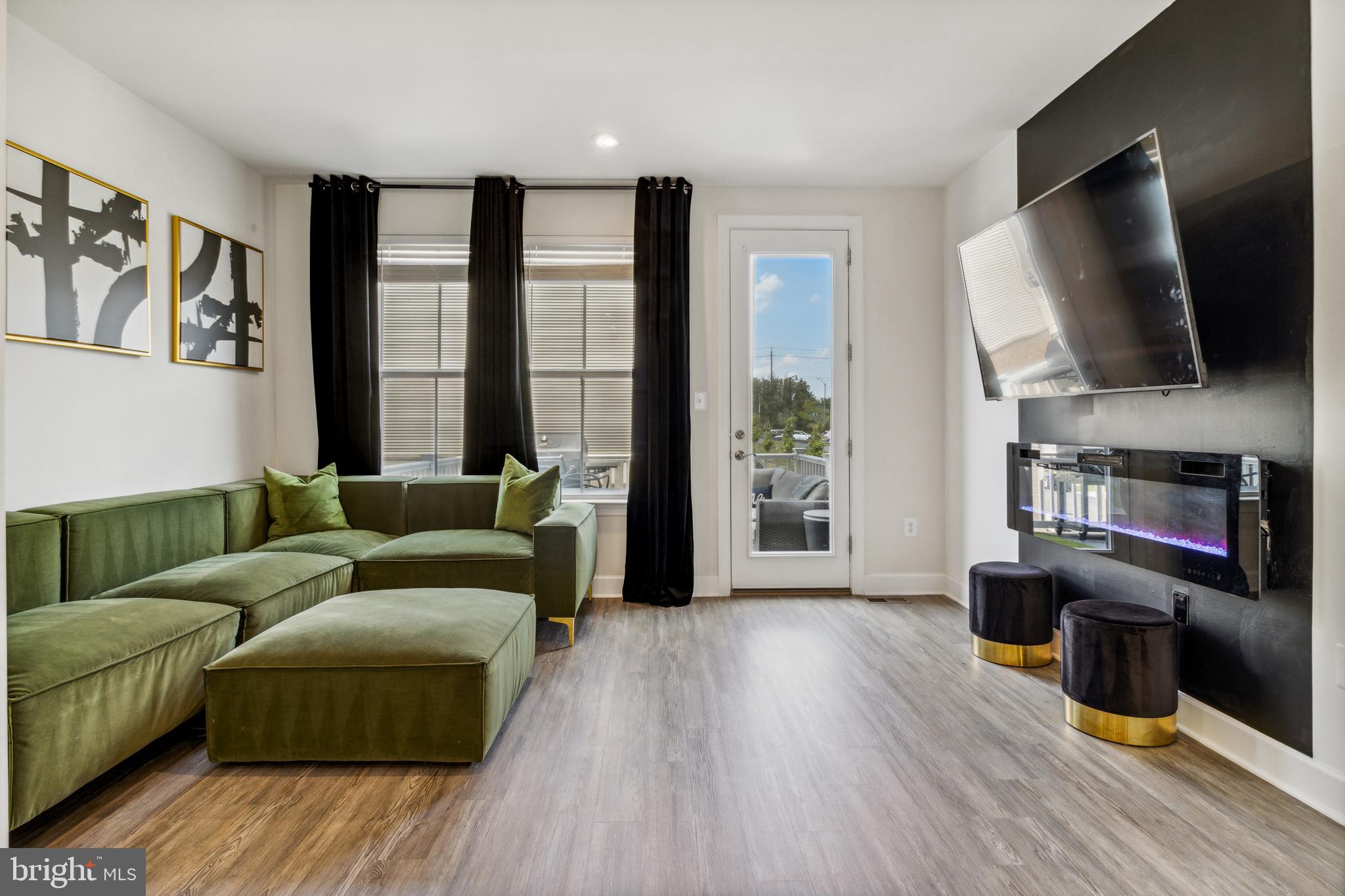 CAPITAL COURT - Residential