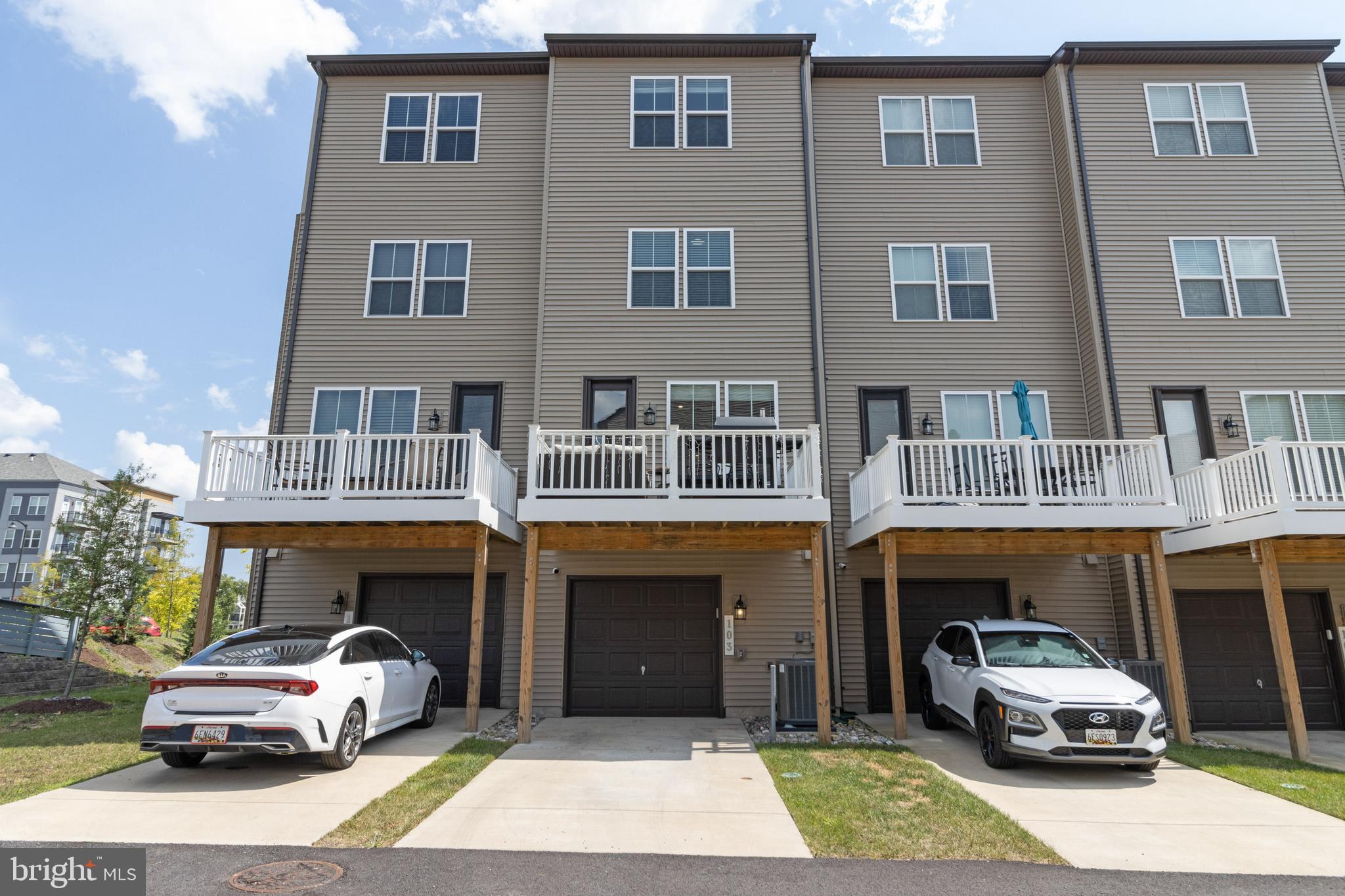 CAPITAL COURT - Residential