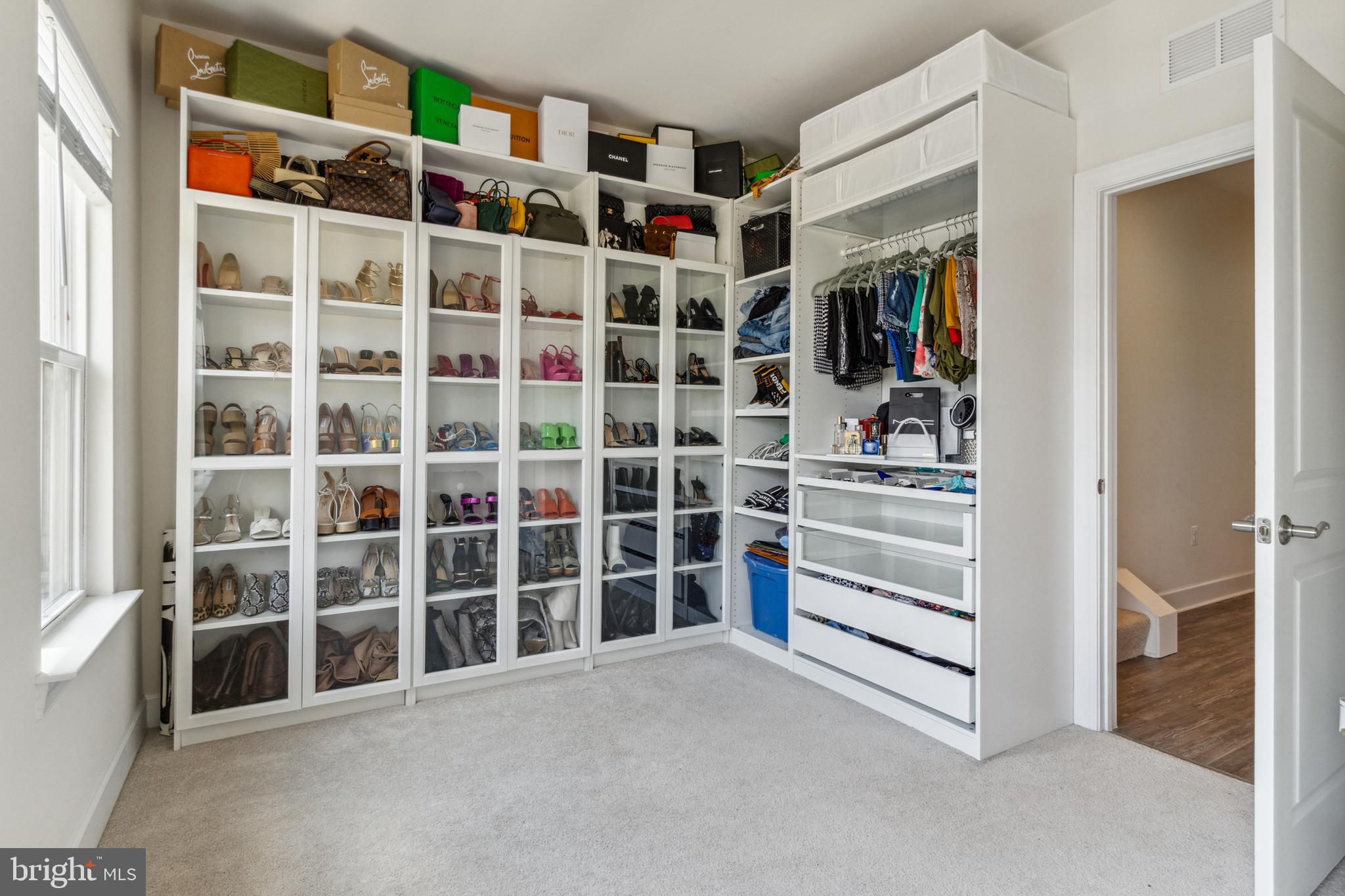 CAPITAL COURT - Residential