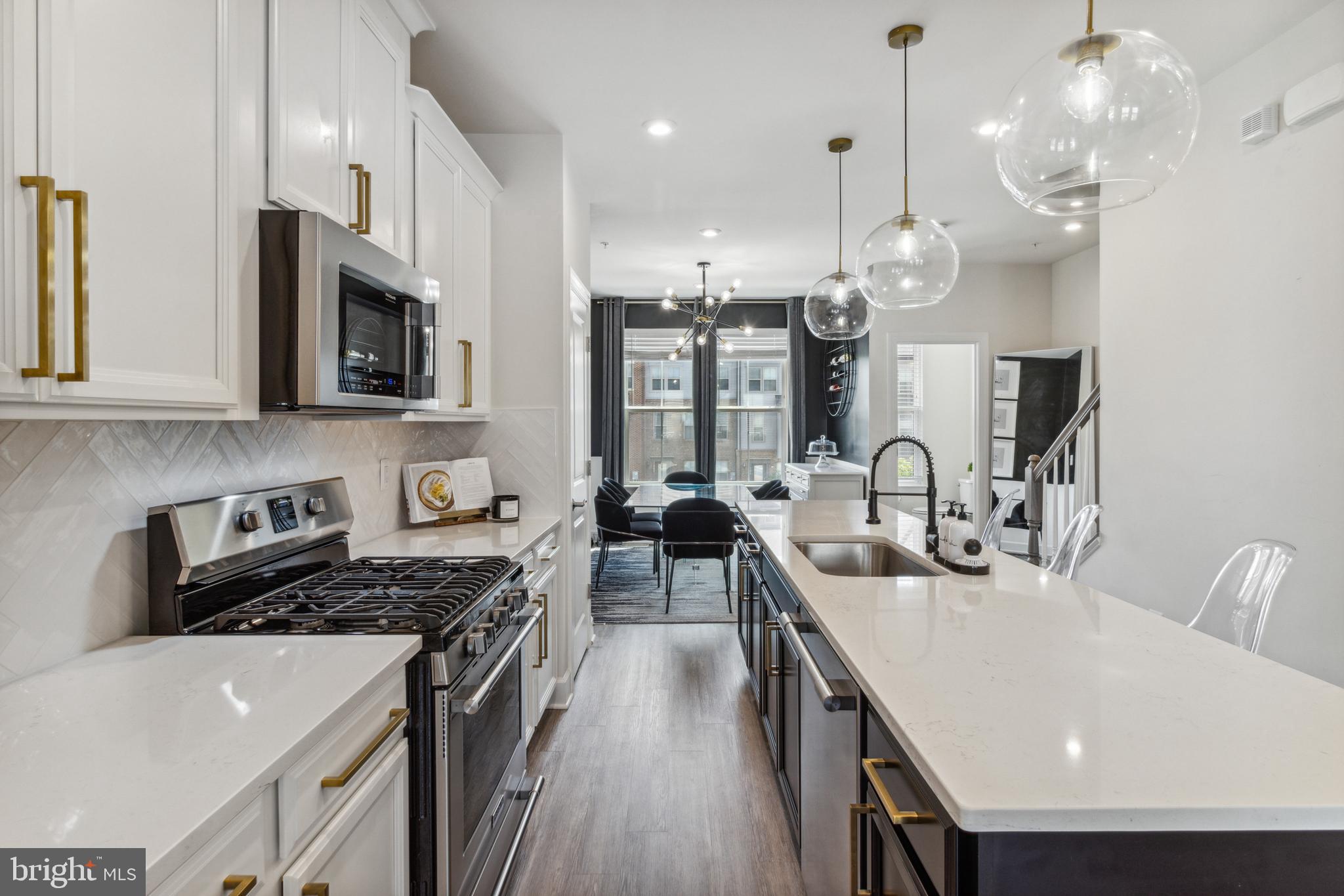 CAPITAL COURT - Residential