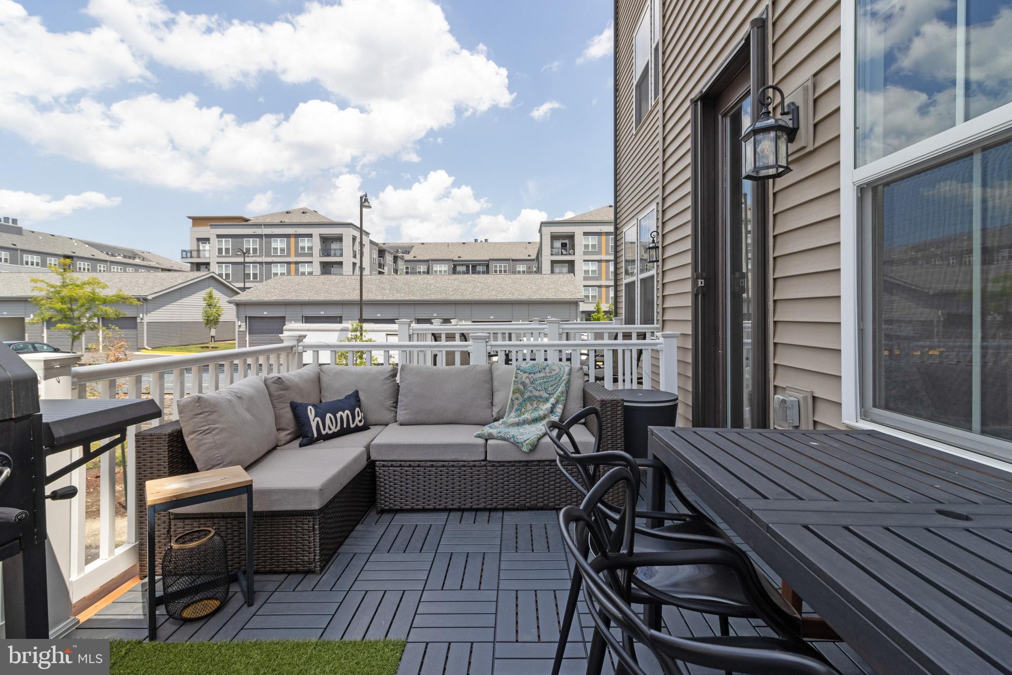 CAPITAL COURT - Residential