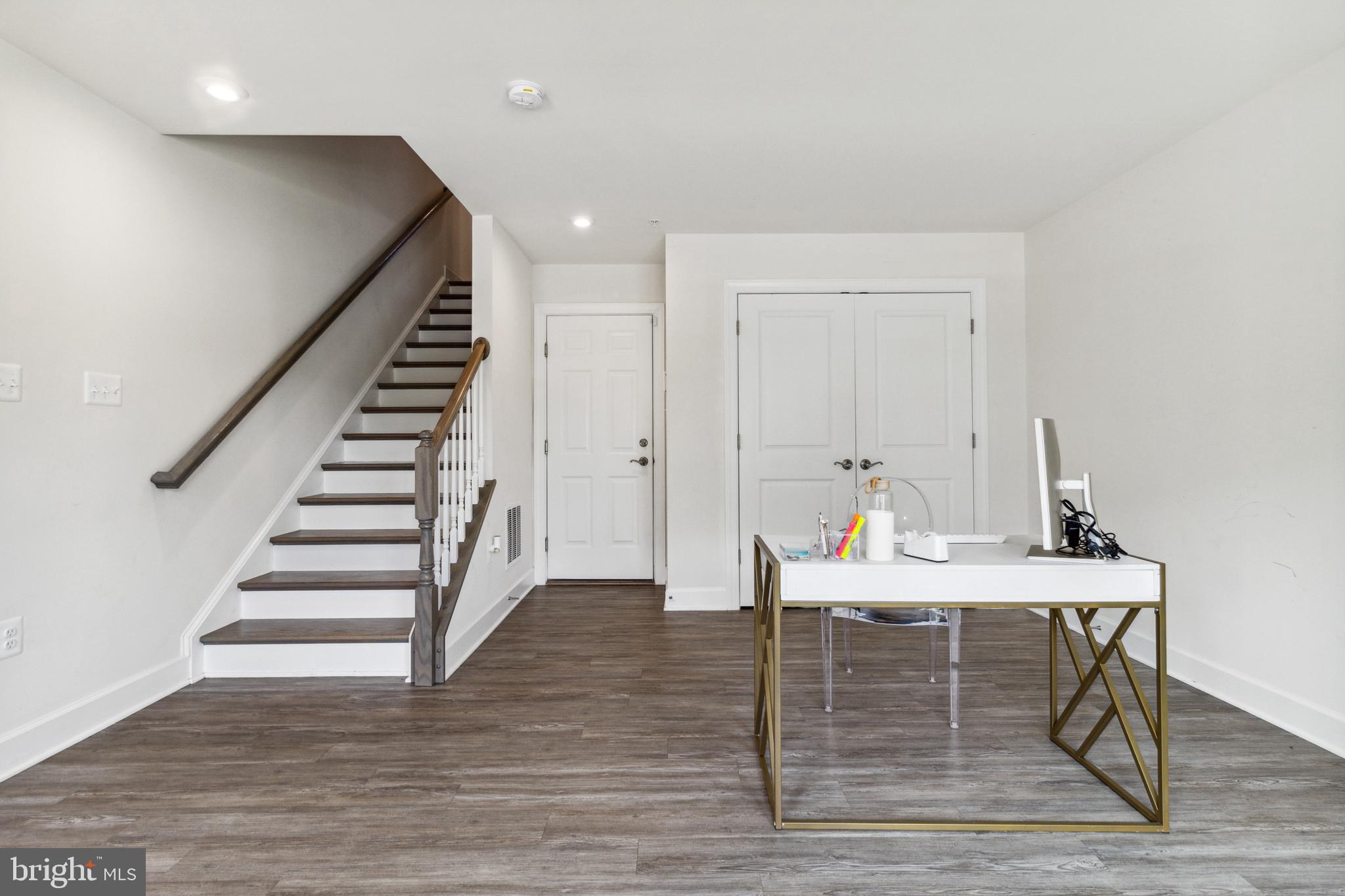 CAPITAL COURT - Residential